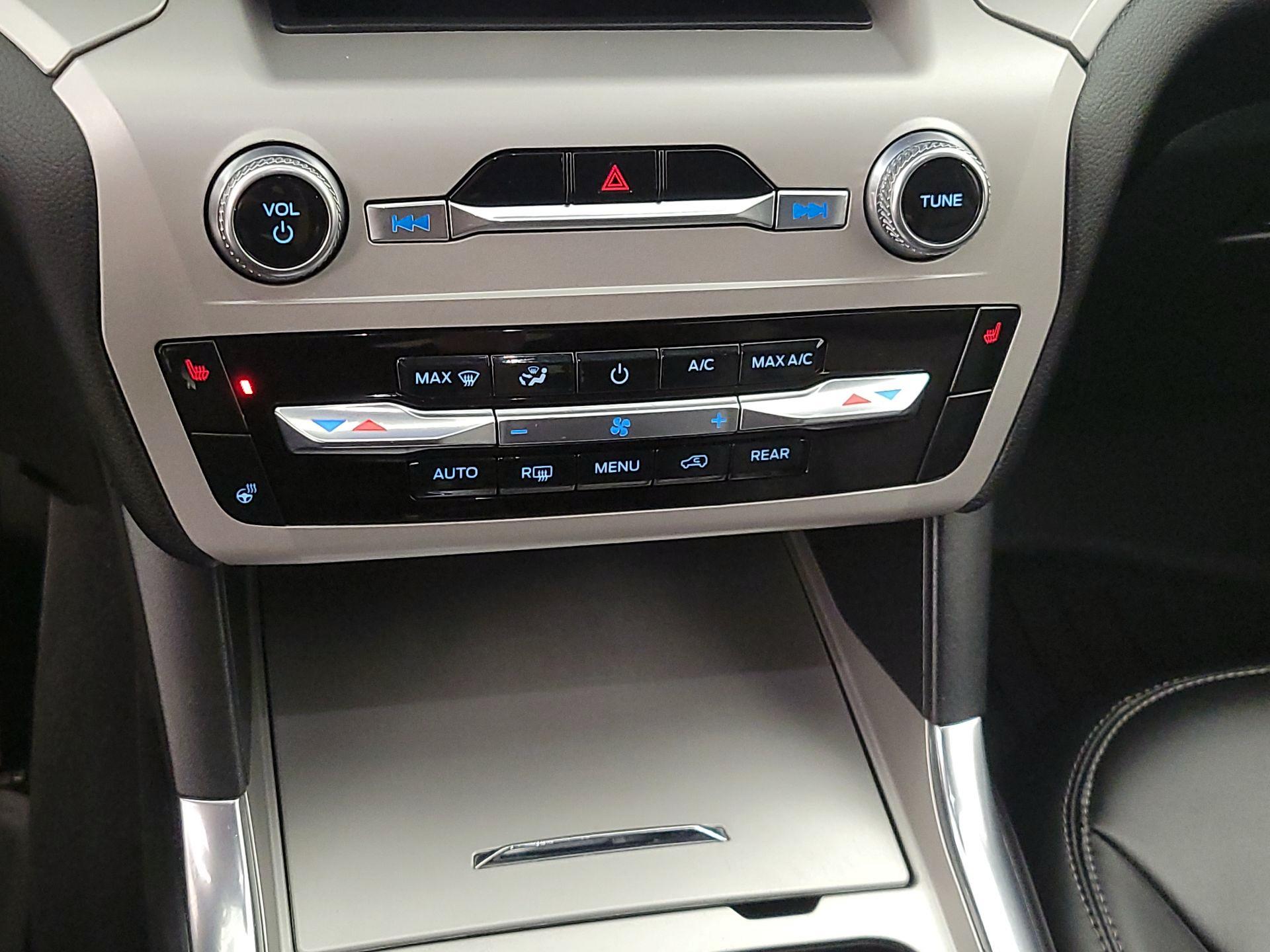 Thumbnail: 2022 Ford Explorer - 16