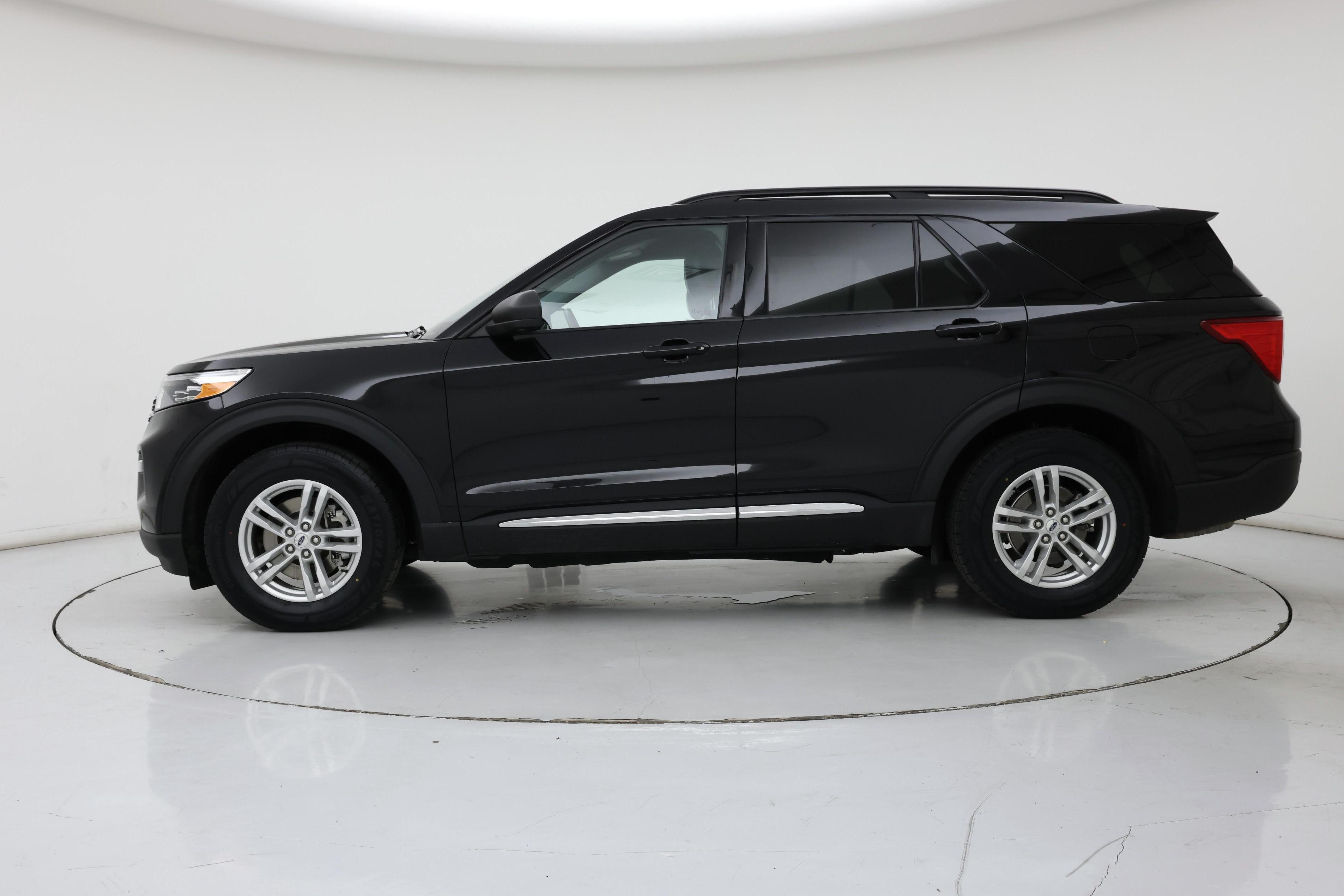 Thumbnail: 2022 Ford Explorer - 3