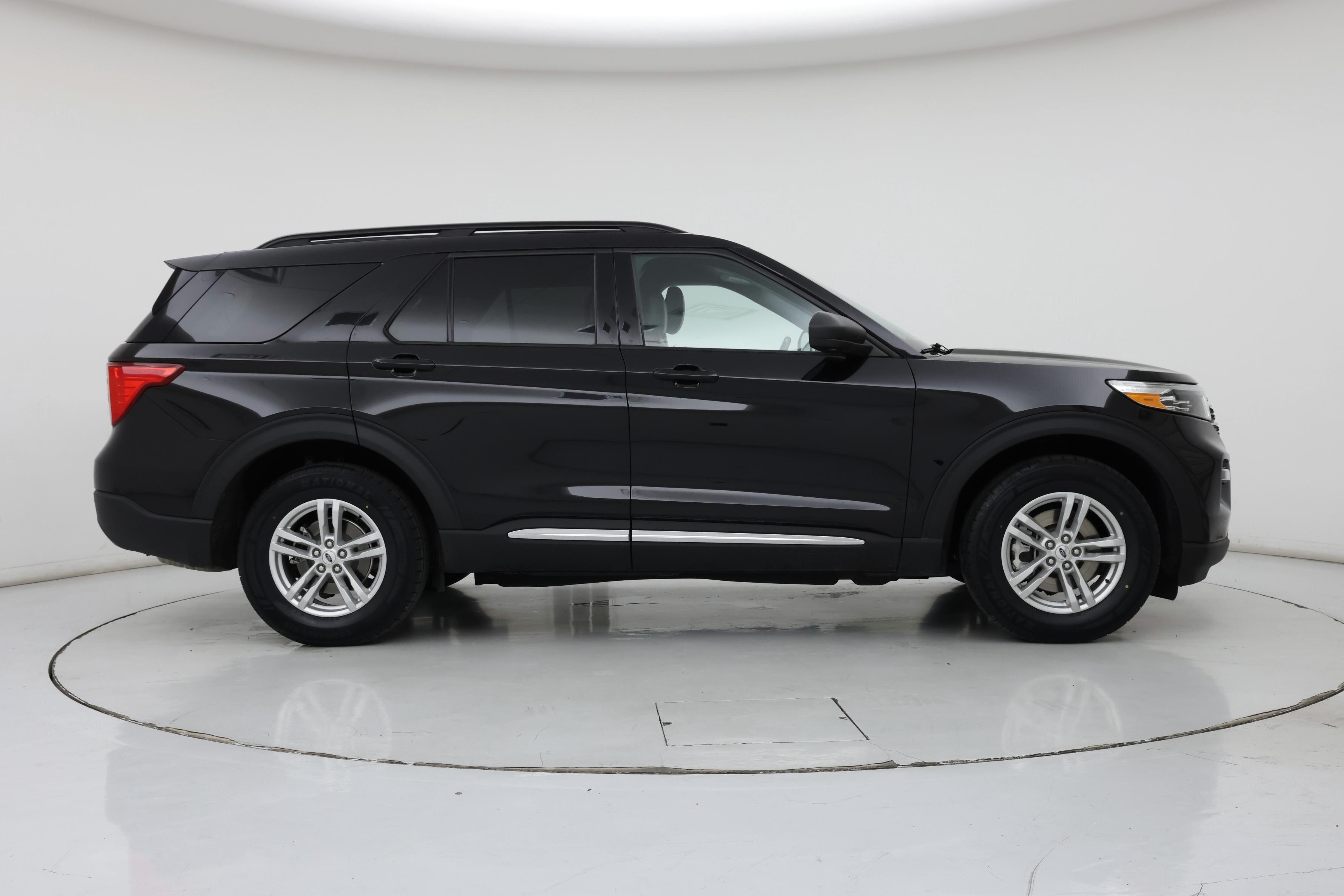 Thumbnail: 2022 Ford Explorer - 7