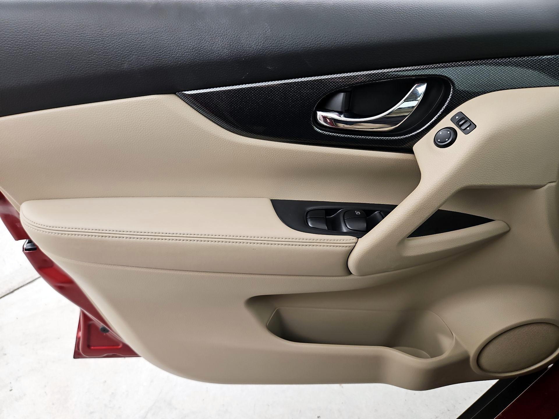 Thumbnail: 2015 Nissan Rogue - 12