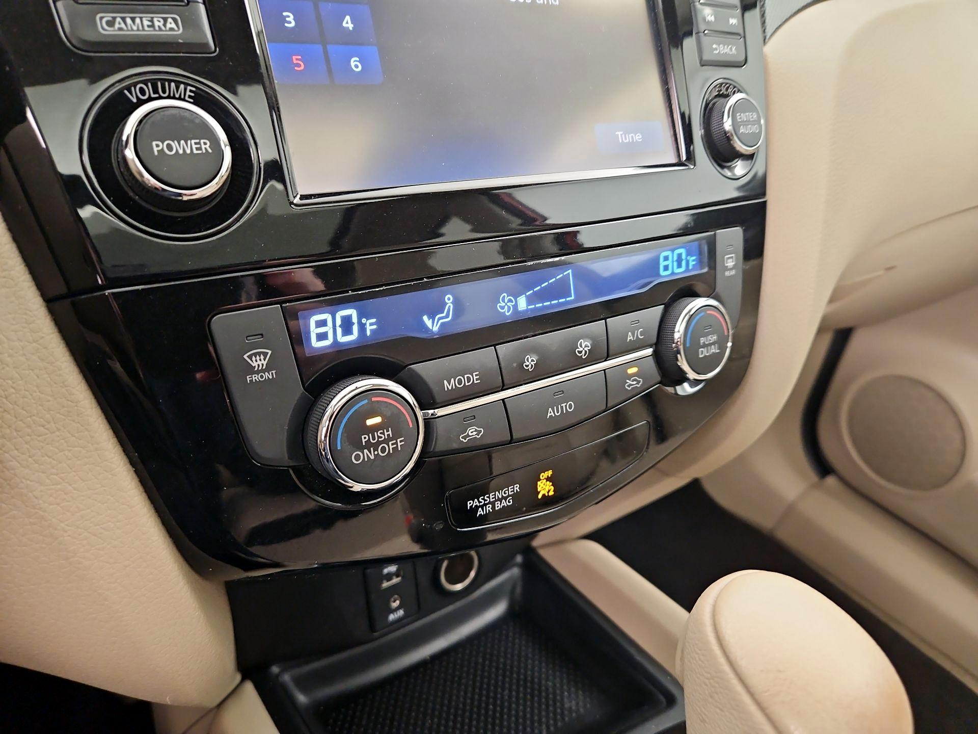 Thumbnail: 2015 Nissan Rogue - 17