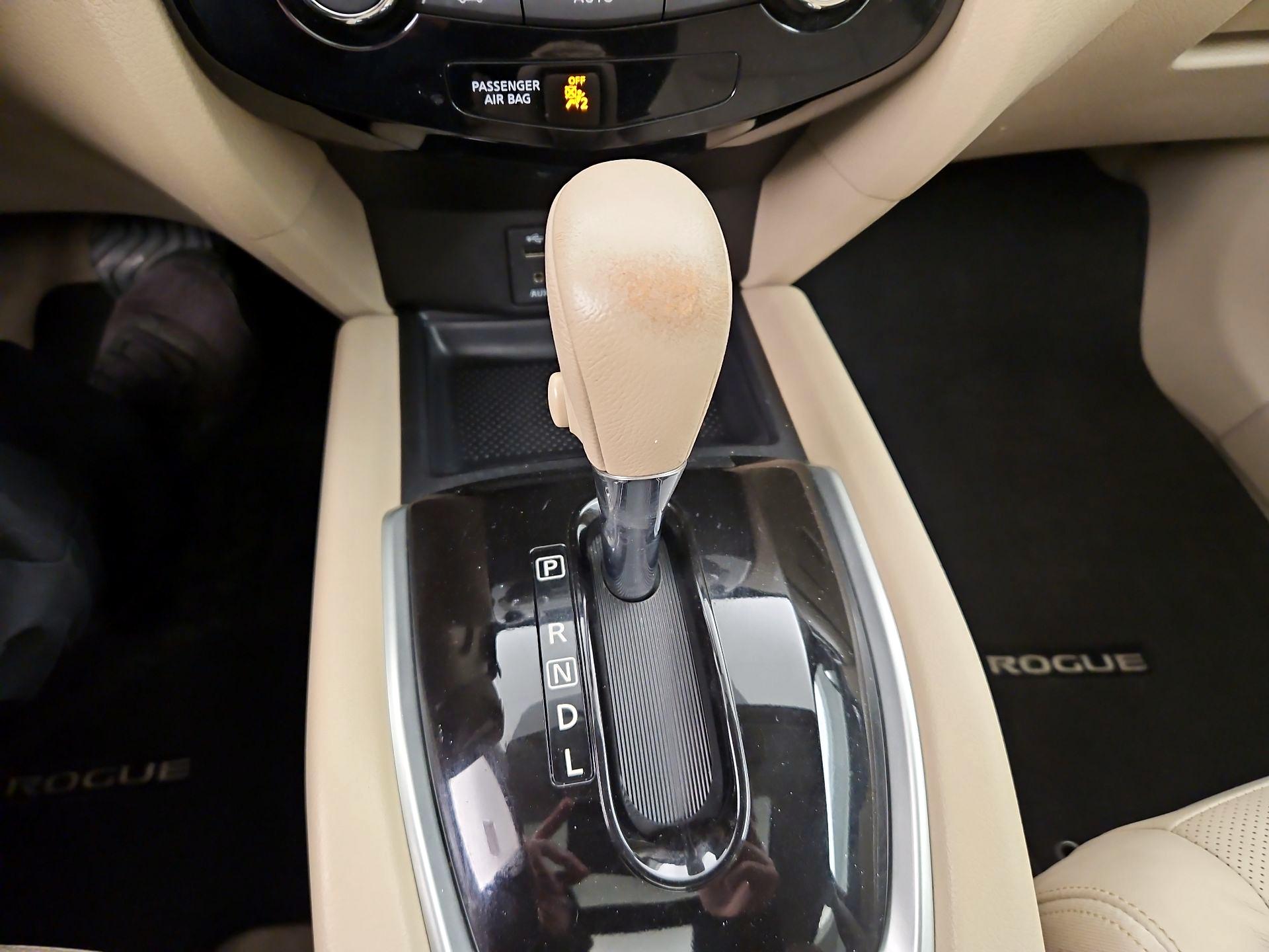 Thumbnail: 2015 Nissan Rogue - 18