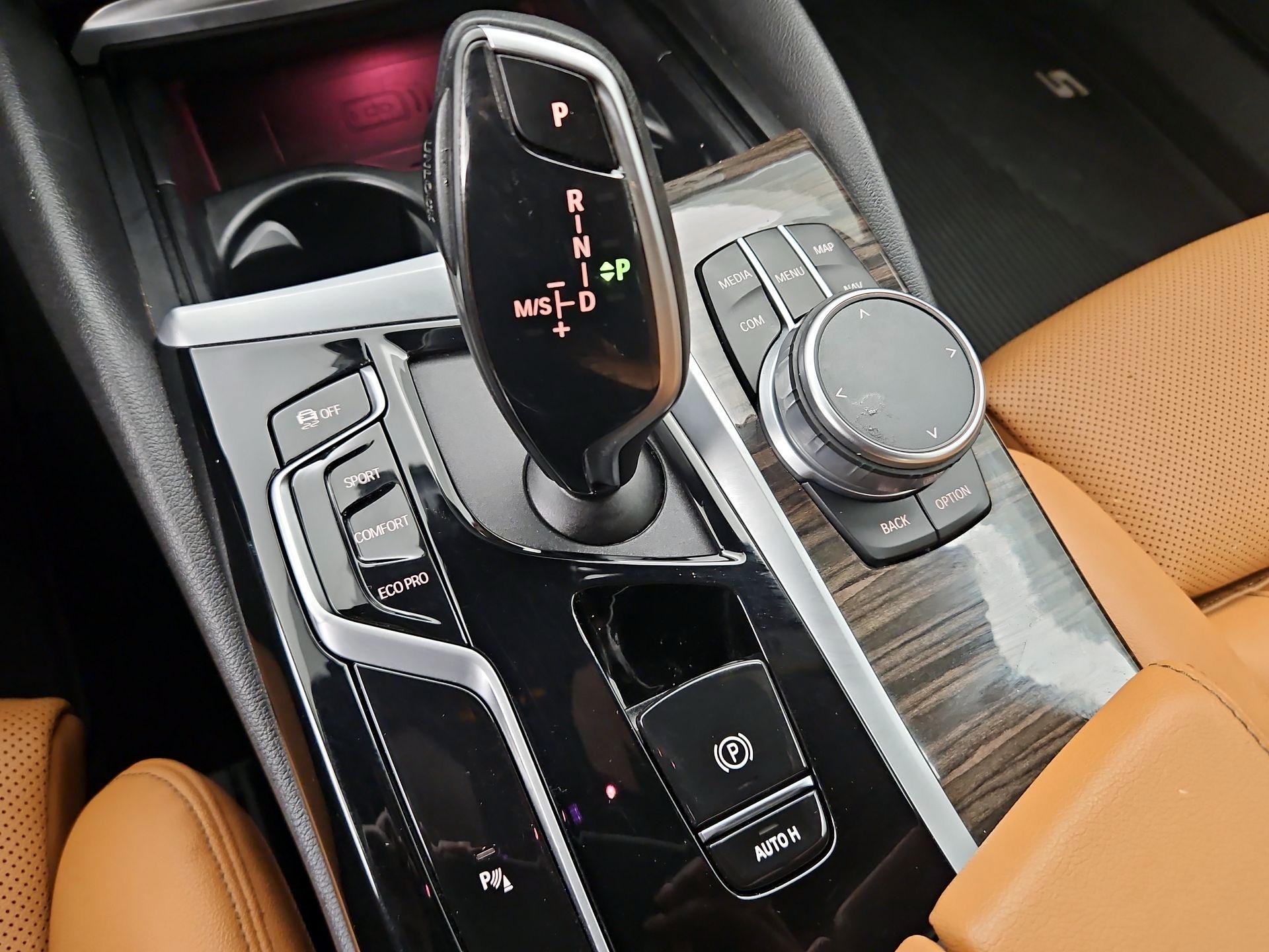 Thumbnail: 2021 BMW 5 Series - 18