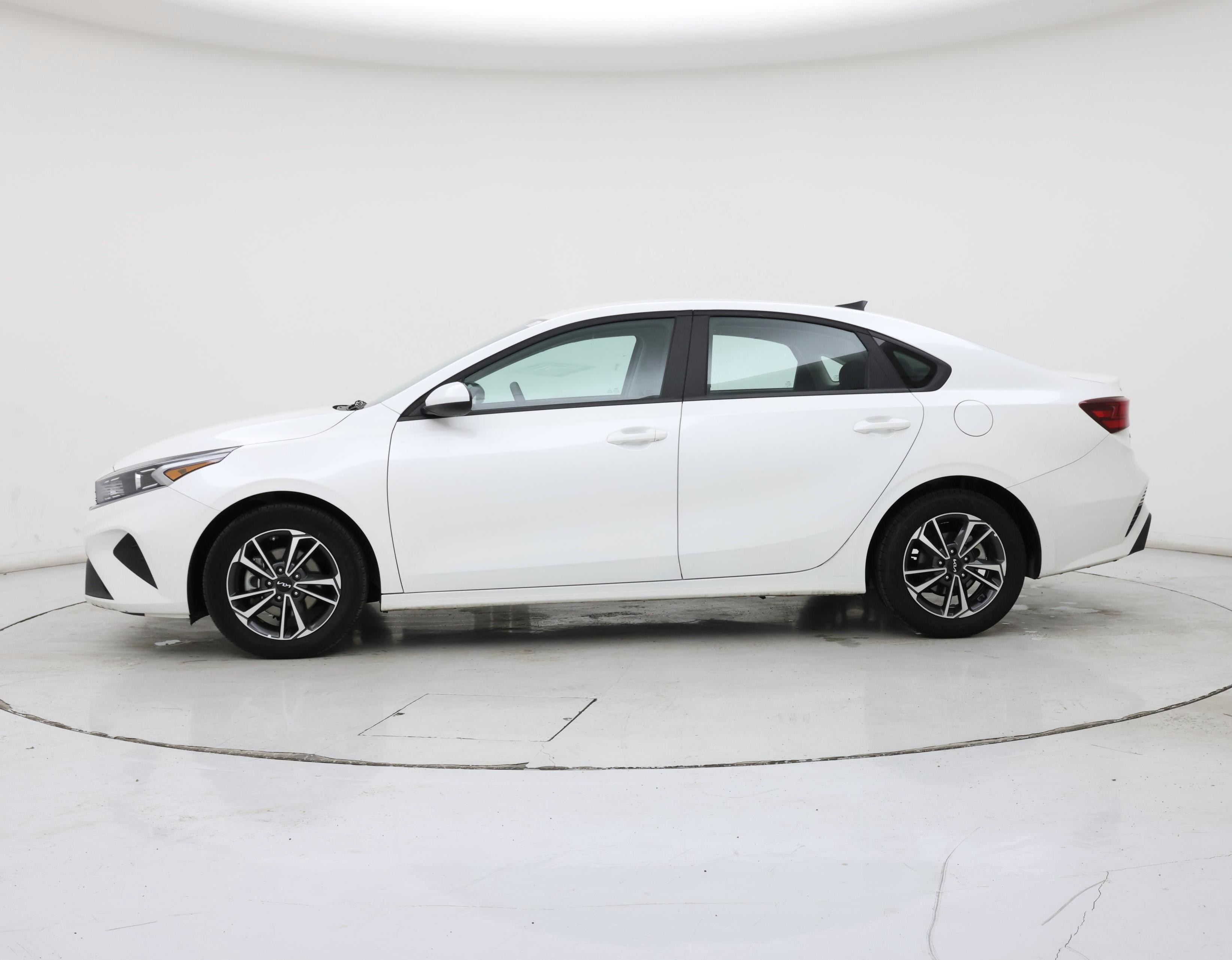 Thumbnail: 2024 Kia Forte - 3