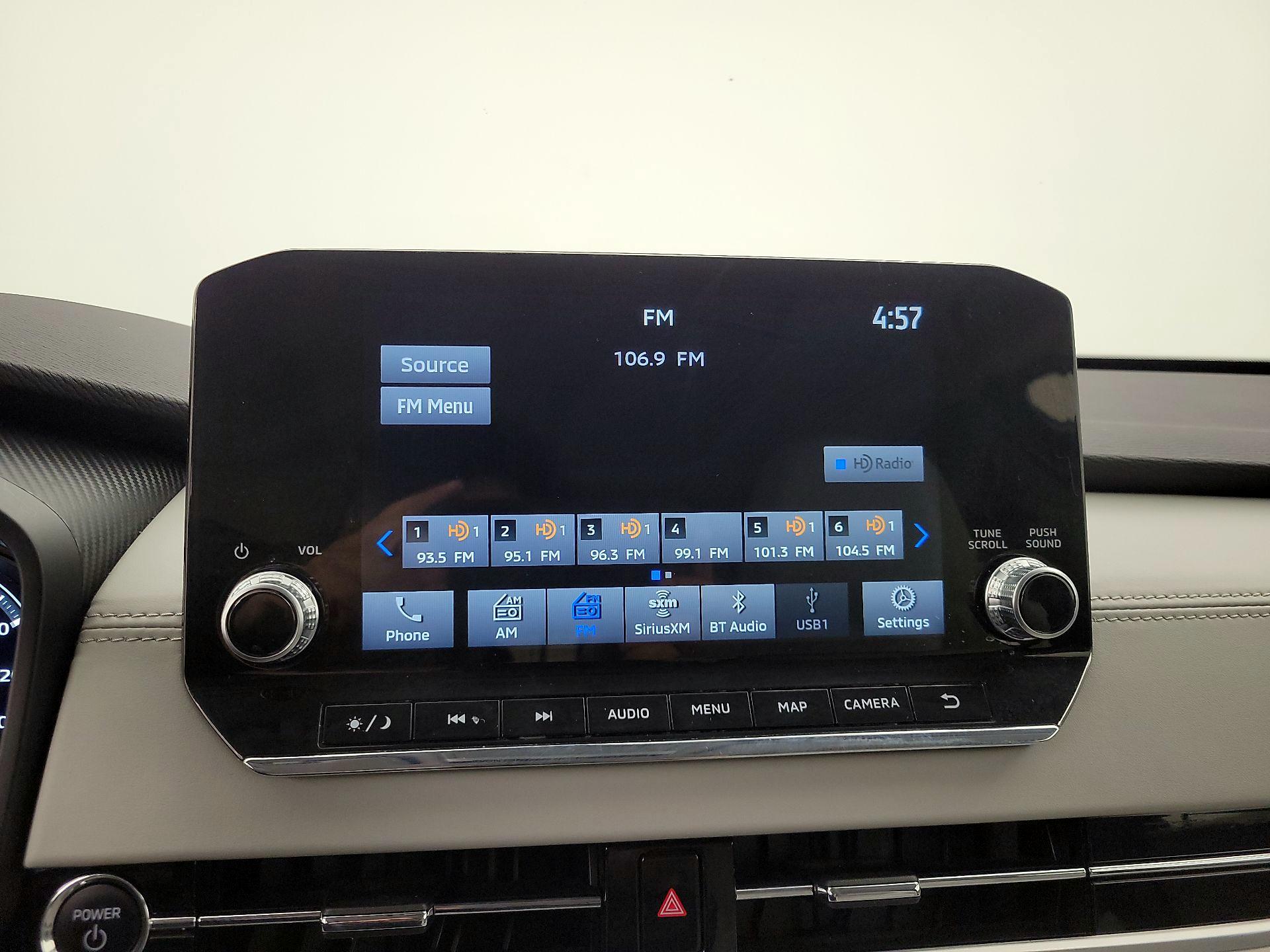 Thumbnail: 2023 Mitsubishi Outlander - 16