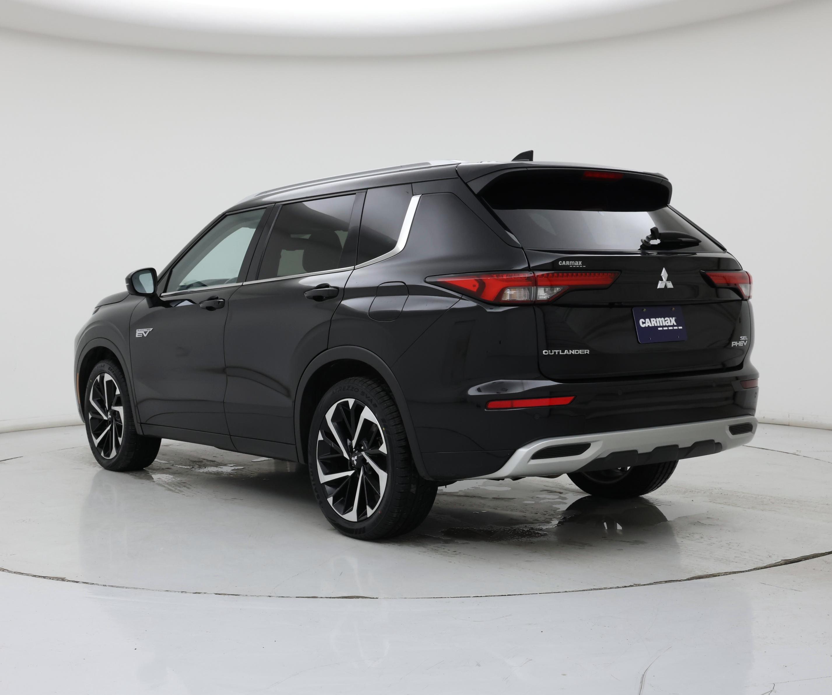 Thumbnail: 2023 Mitsubishi Outlander - 2