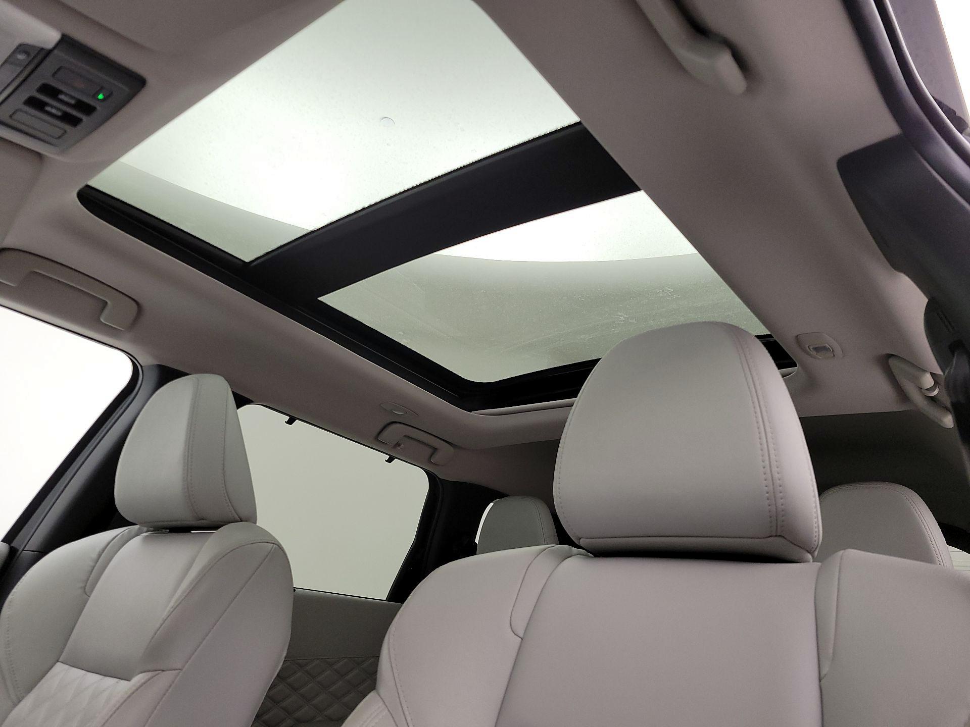 Thumbnail: 2023 Mitsubishi Outlander - 20