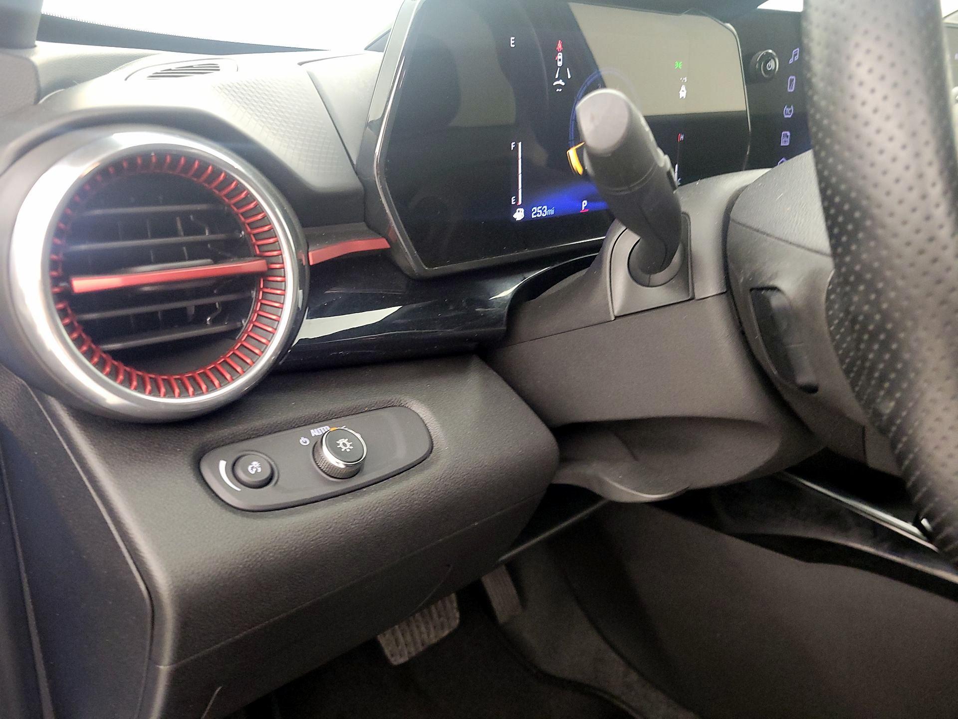 Thumbnail: 2024 Chevrolet Trax - 13