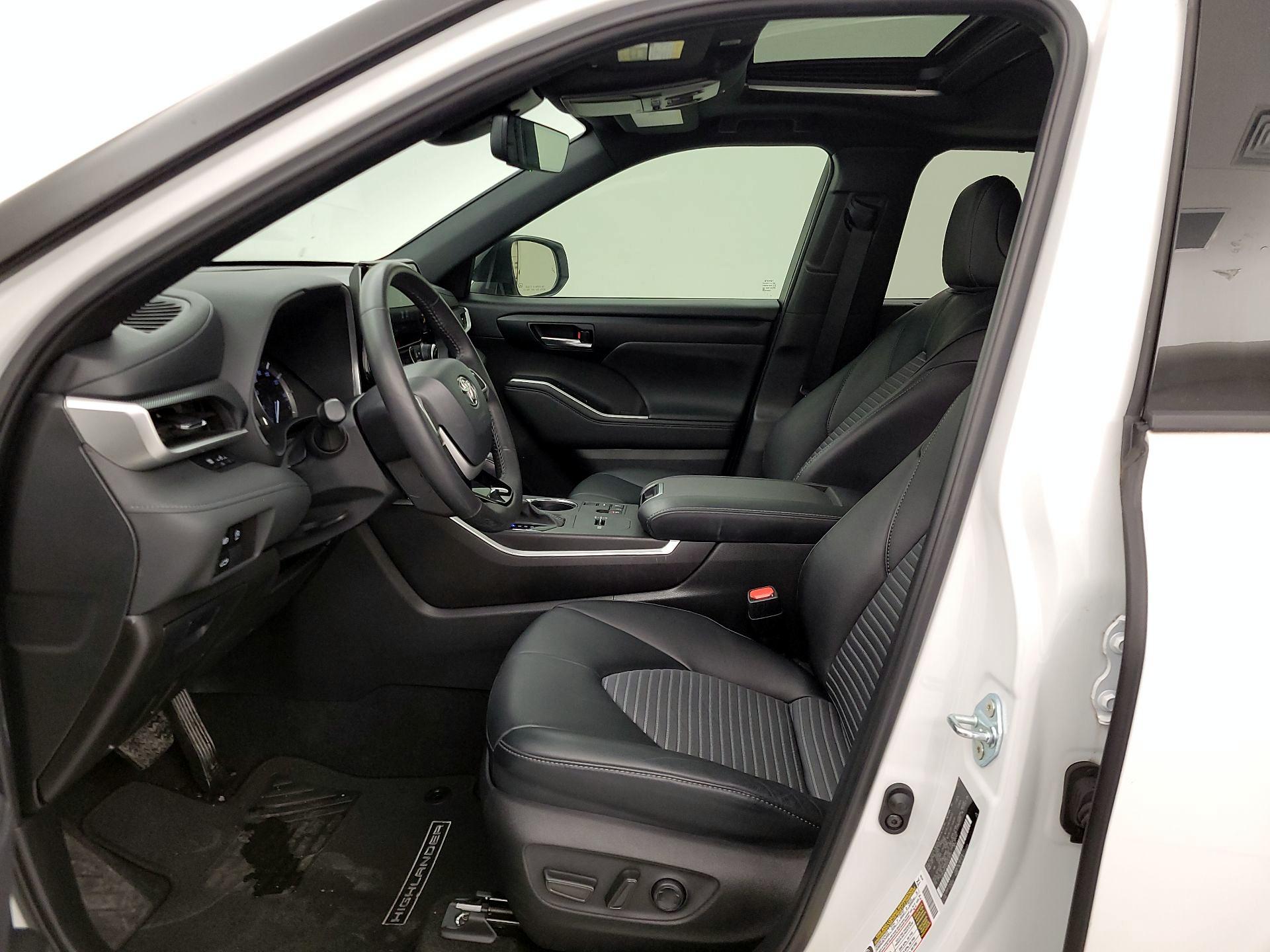 Thumbnail: 2024 Toyota Highlander - 11