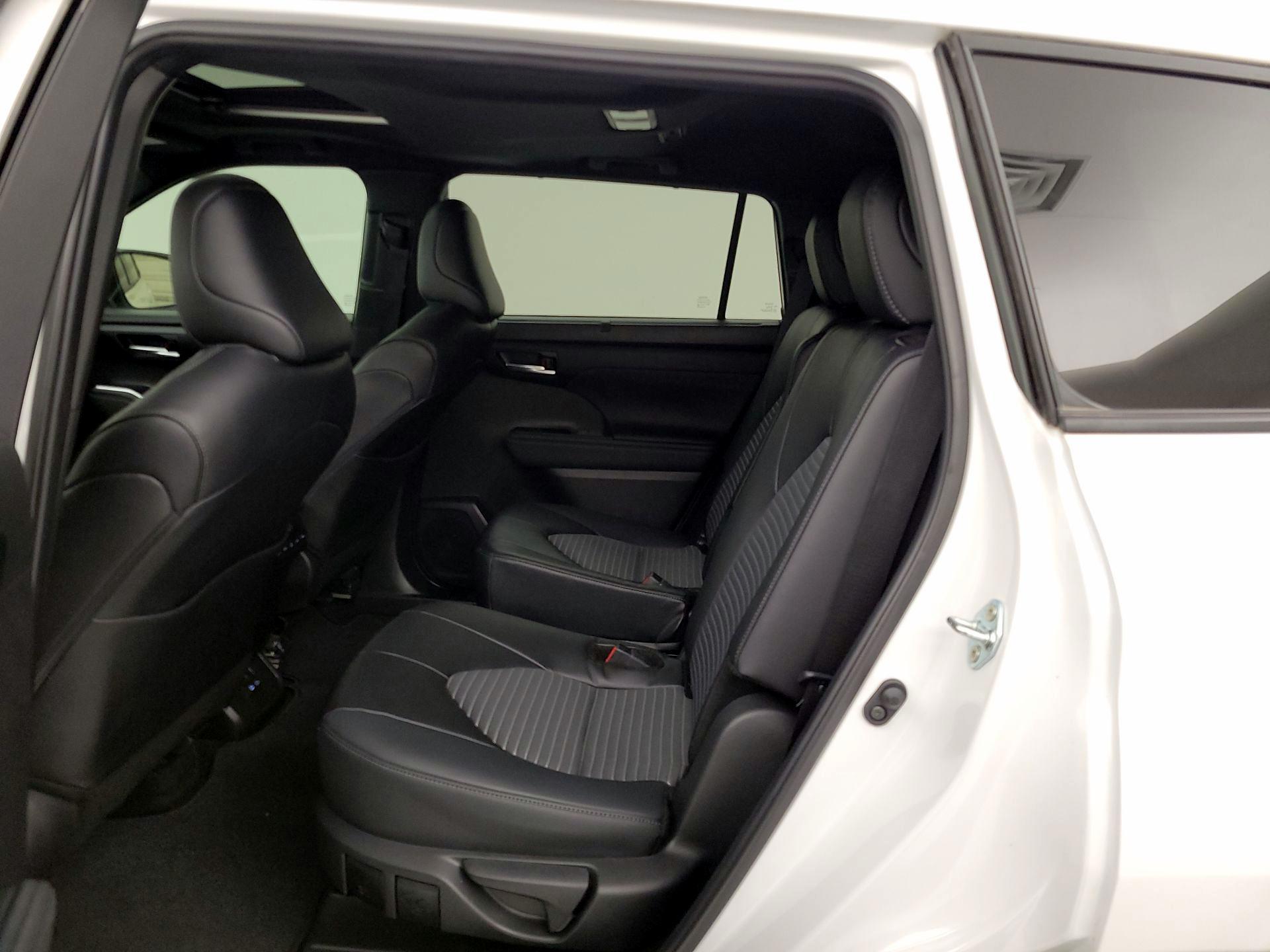 Thumbnail: 2024 Toyota Highlander - 20