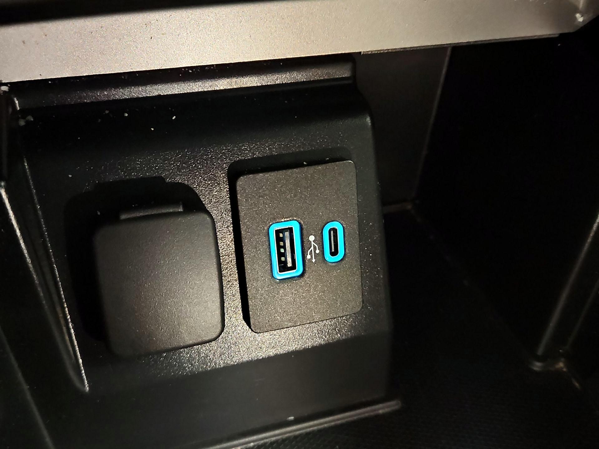 Thumbnail: 2020 Ford Explorer - 18