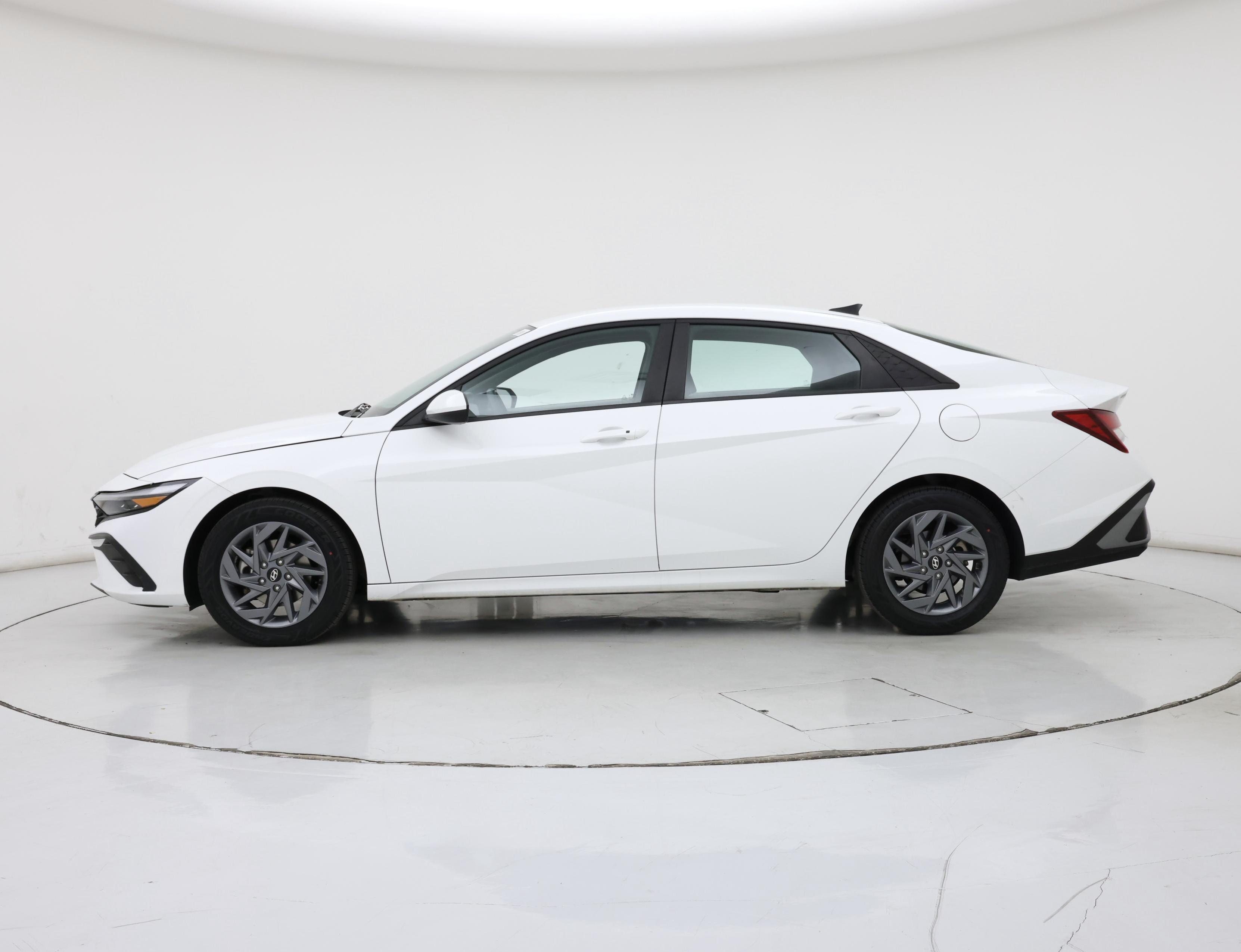 Thumbnail: 2024 Hyundai Elantra - 3