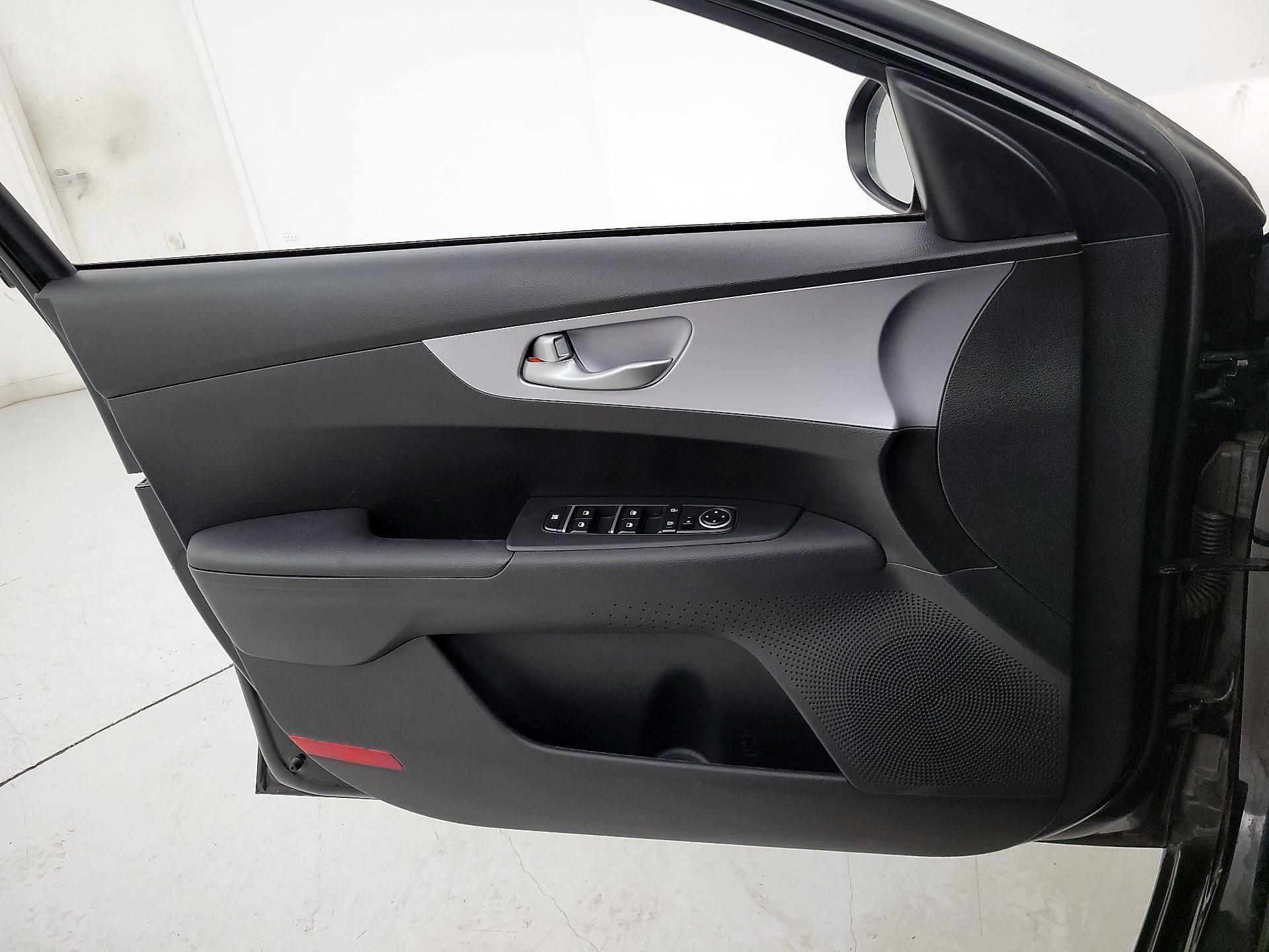 Thumbnail: 2024 Kia Forte - 12