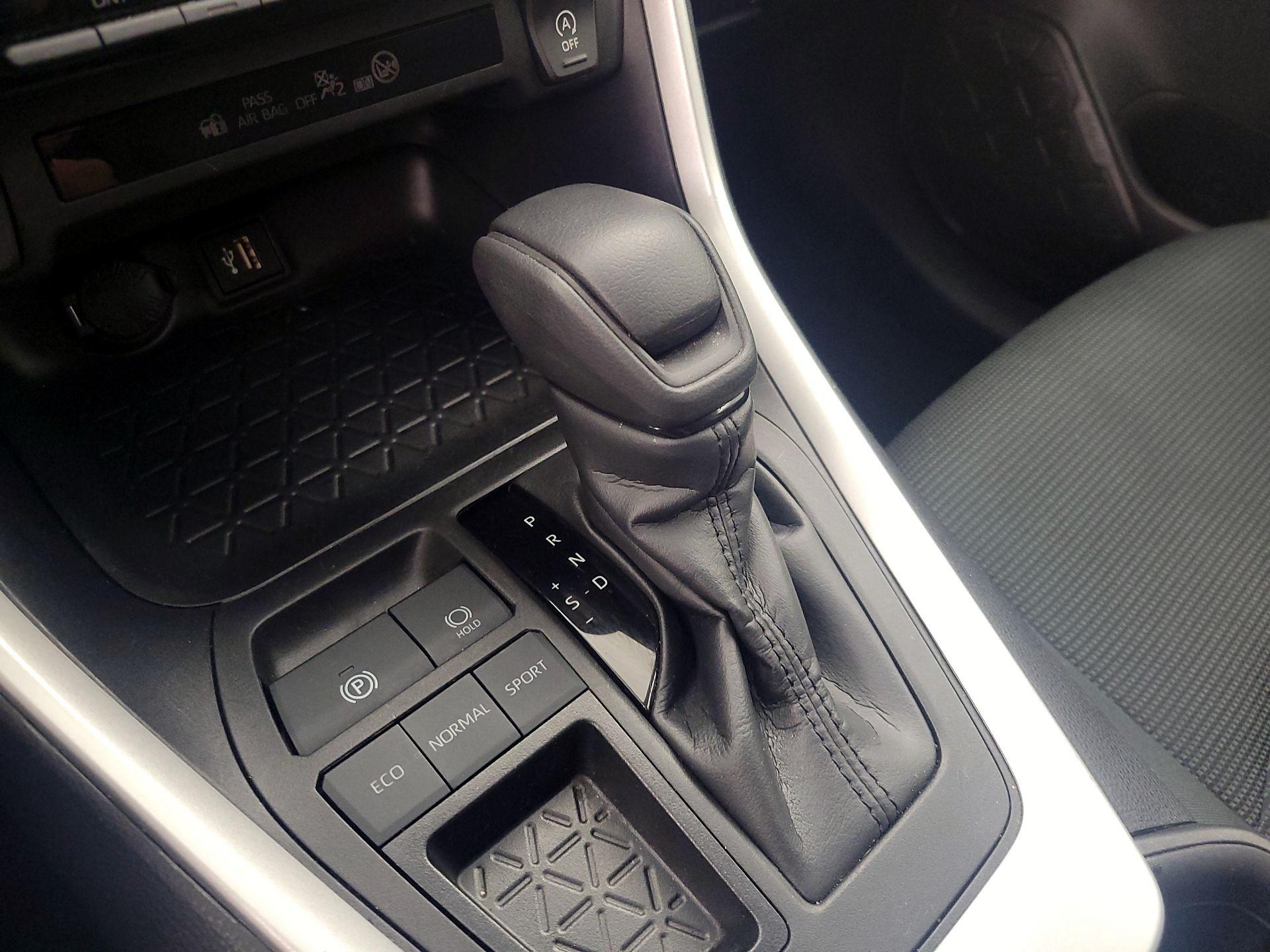 Thumbnail: 2024 Toyota RAV4 - 17