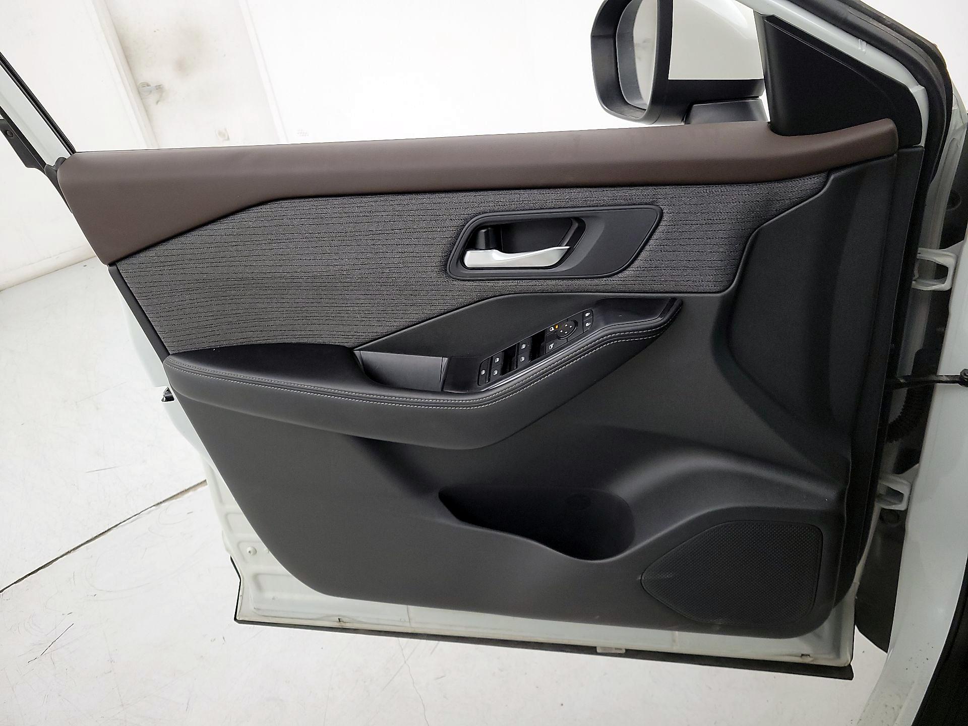 Thumbnail: 2023 Nissan Rogue - 12