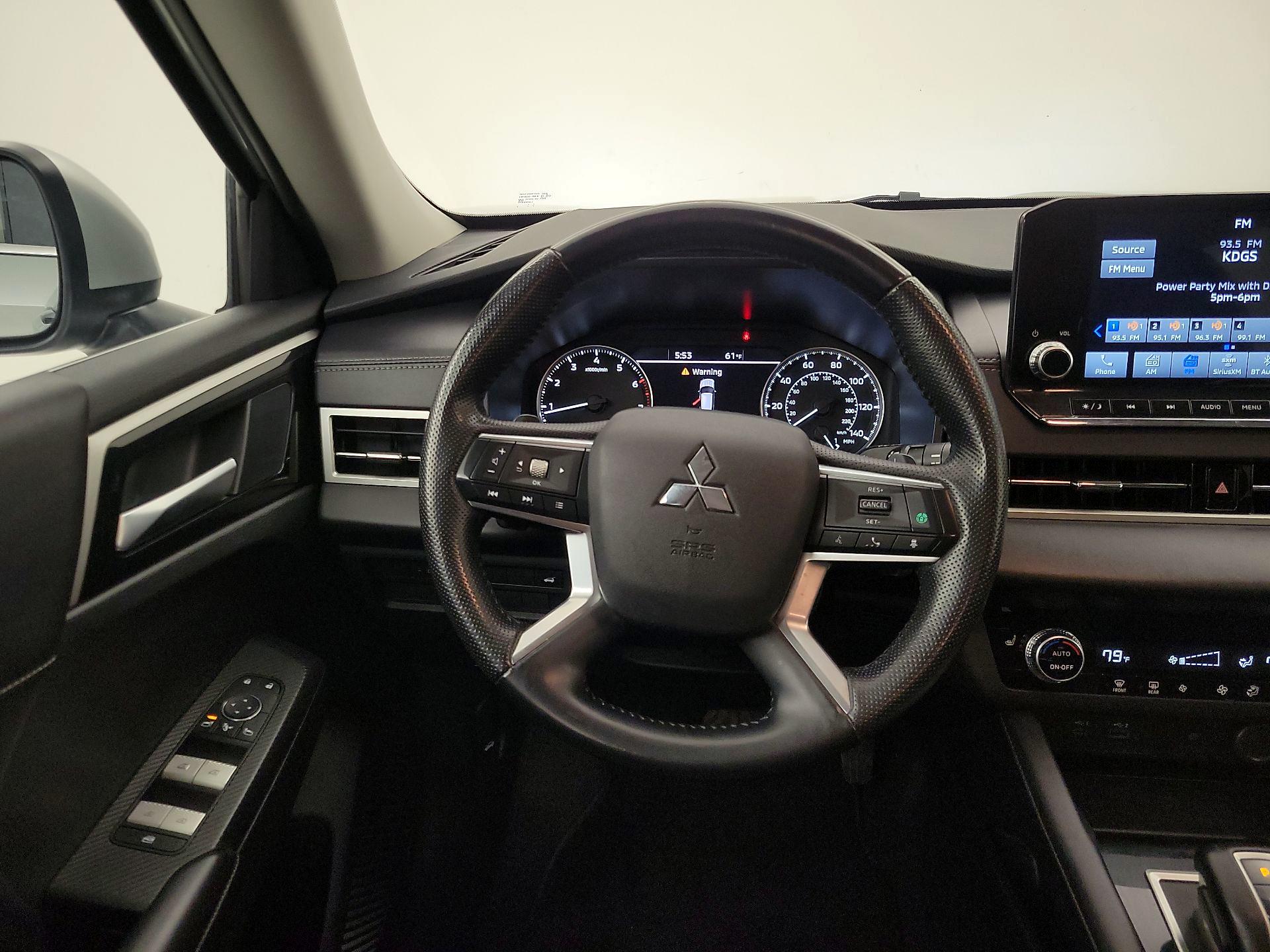 Thumbnail: 2024 Mitsubishi Outlander - 10