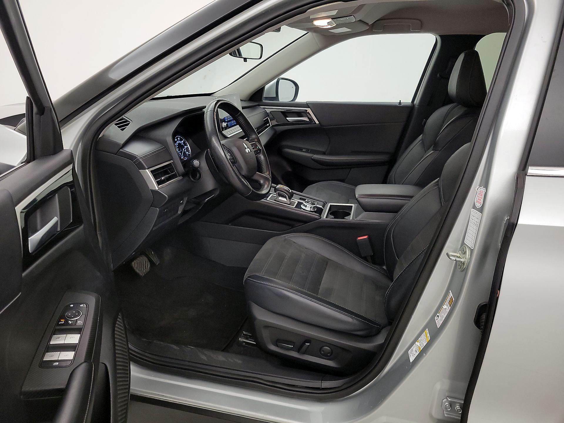 Thumbnail: 2024 Mitsubishi Outlander - 11