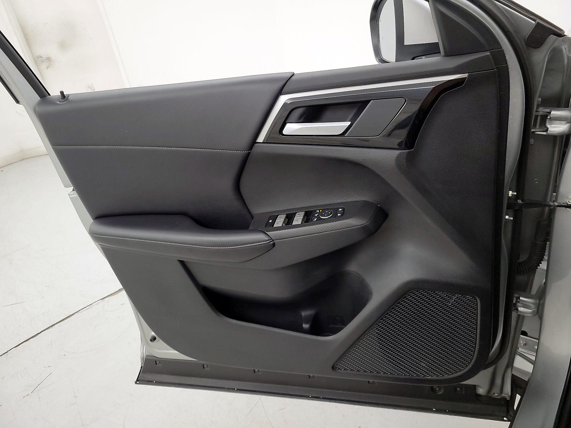 Thumbnail: 2024 Mitsubishi Outlander - 12