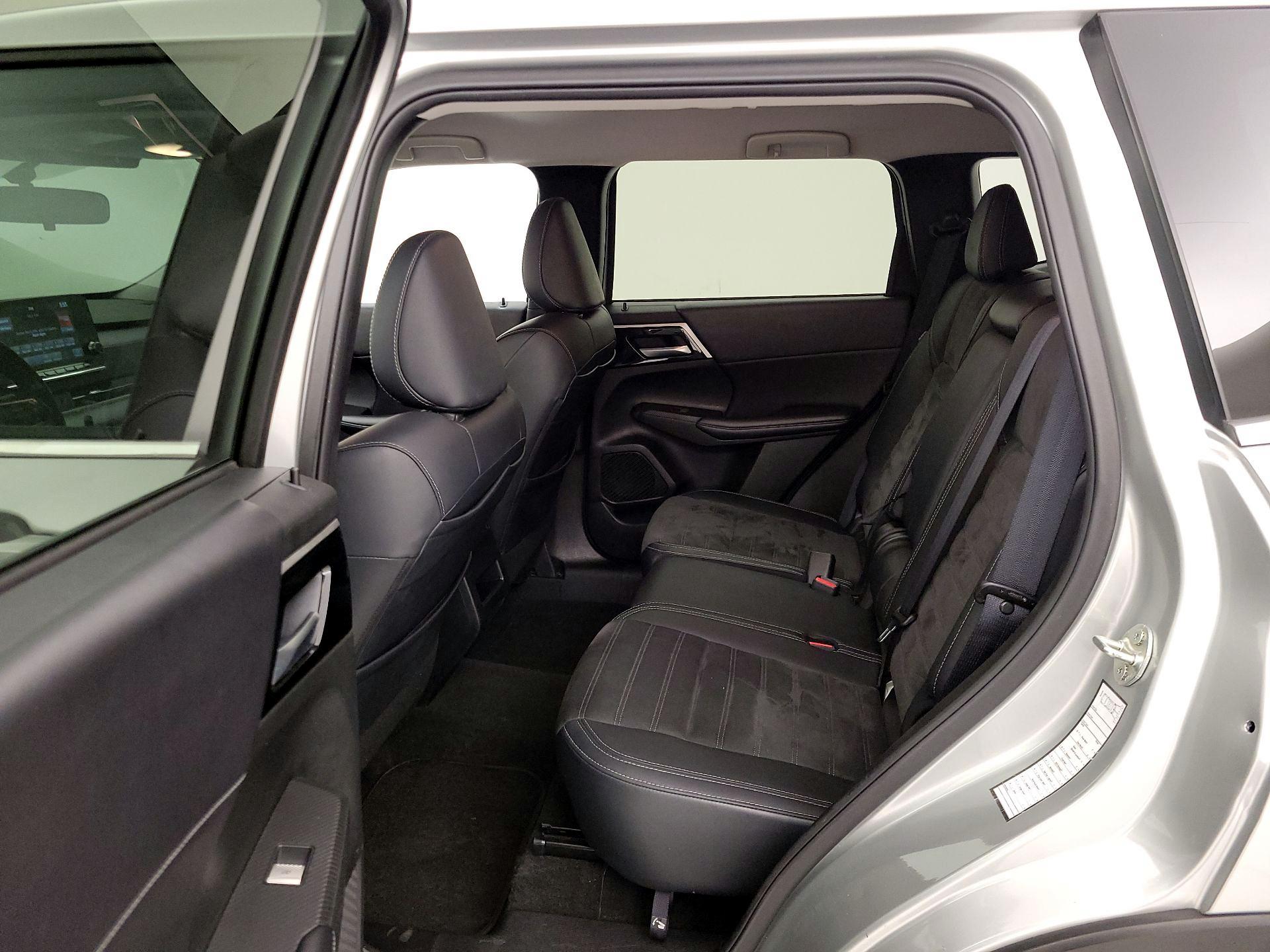 Thumbnail: 2024 Mitsubishi Outlander - 20