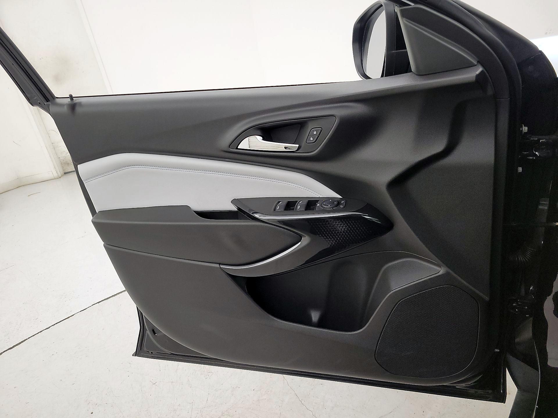 Thumbnail: 2025 Chevrolet Trax - 12