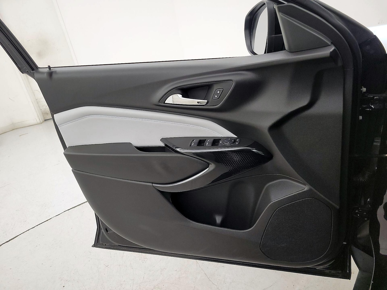 2025 Chevrolet Trax LT - Photo 13