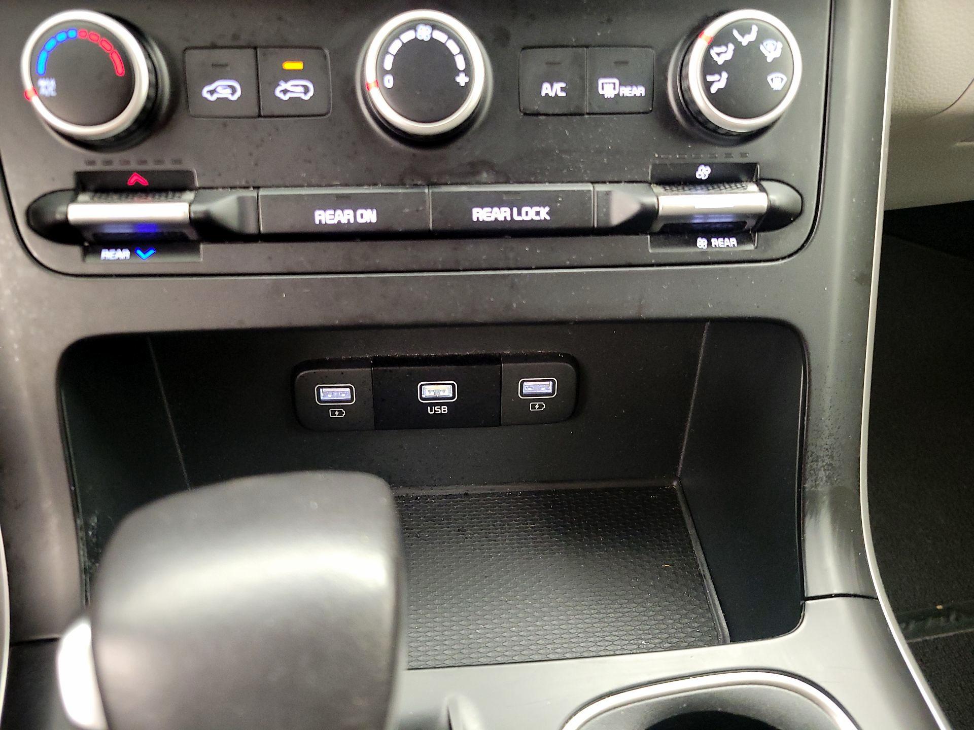 Thumbnail: 2024 Kia Carnival - 18