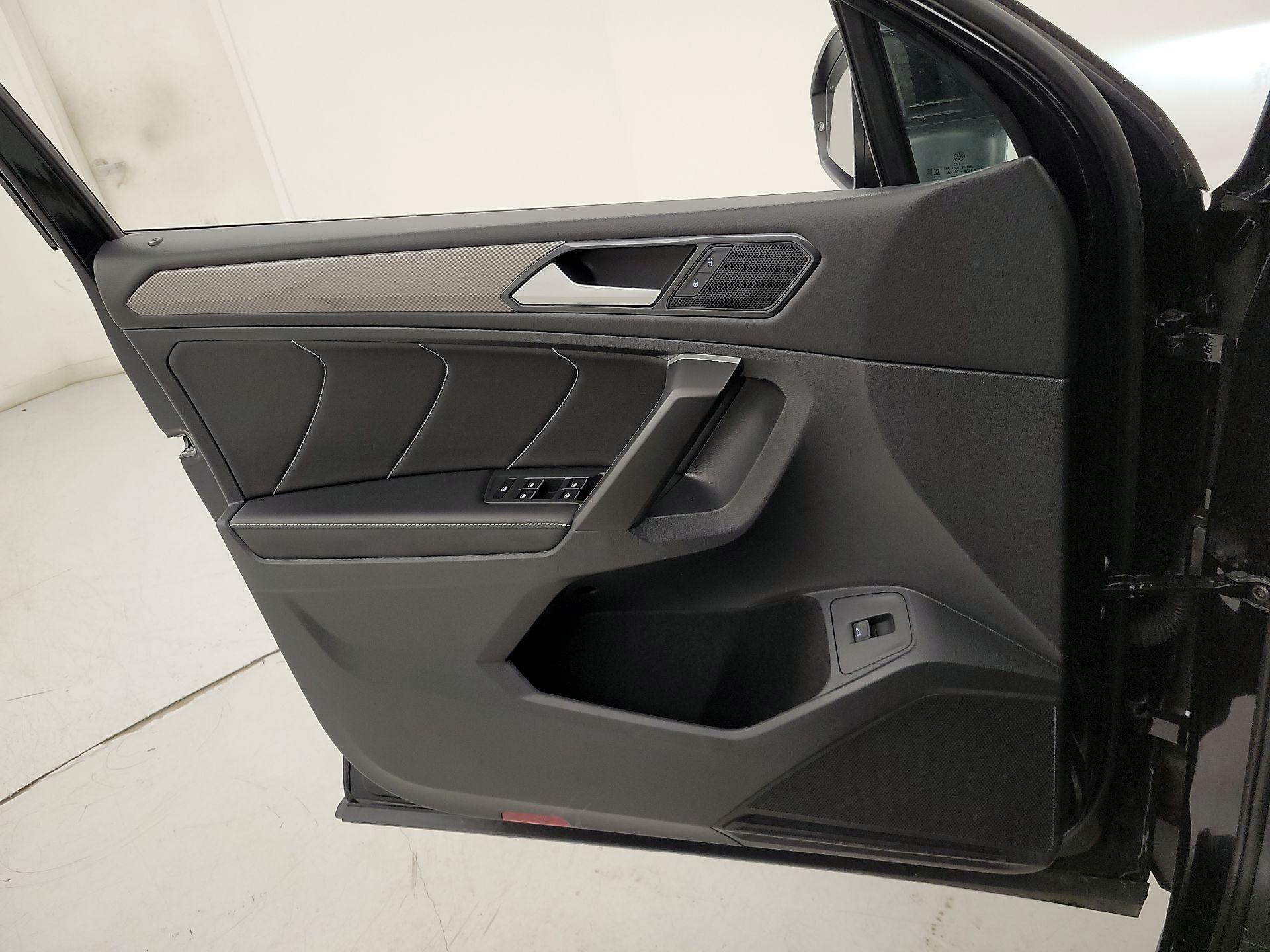 Thumbnail: 2024 Volkswagen Tiguan - 12