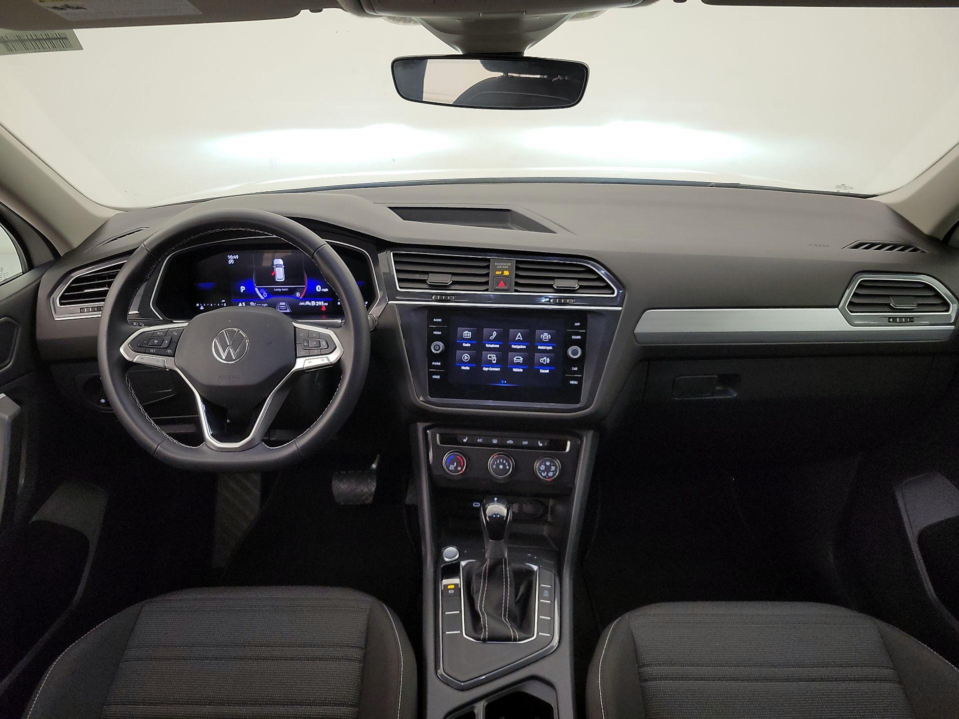 Thumbnail: 2024 Volkswagen Tiguan - 9