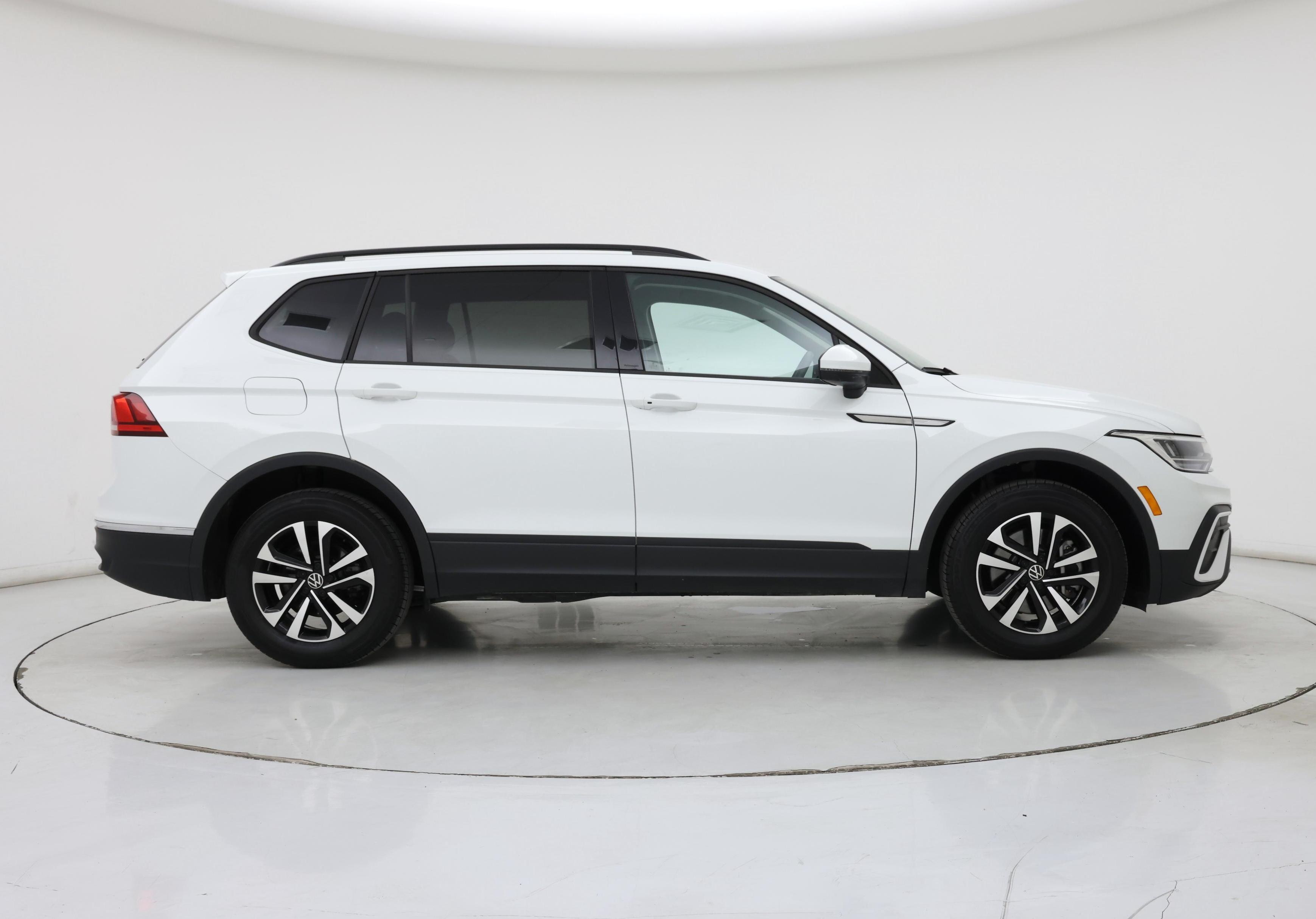 Thumbnail: 2024 Volkswagen Tiguan - 7