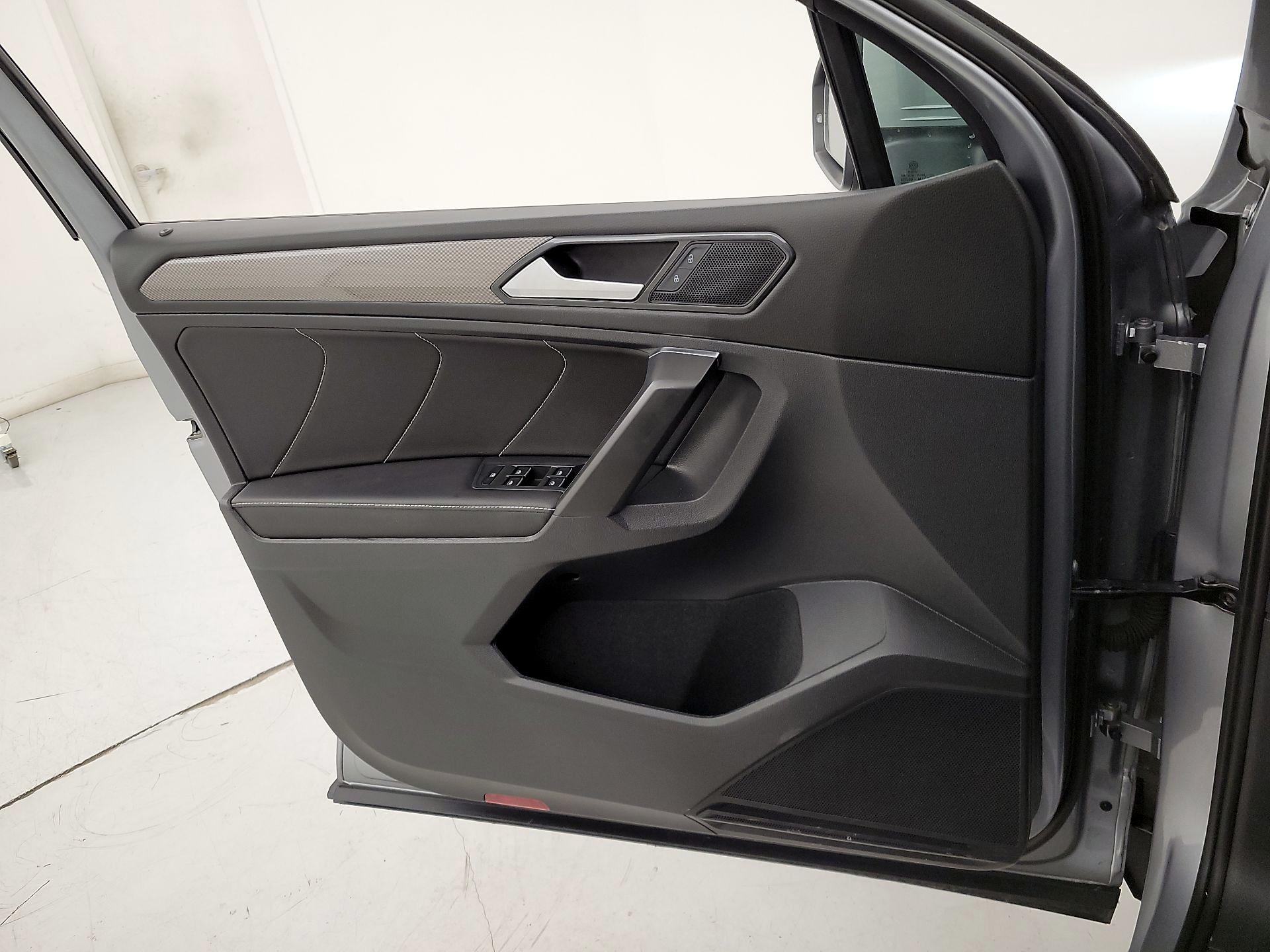 Thumbnail: 2023 Volkswagen Tiguan - 12