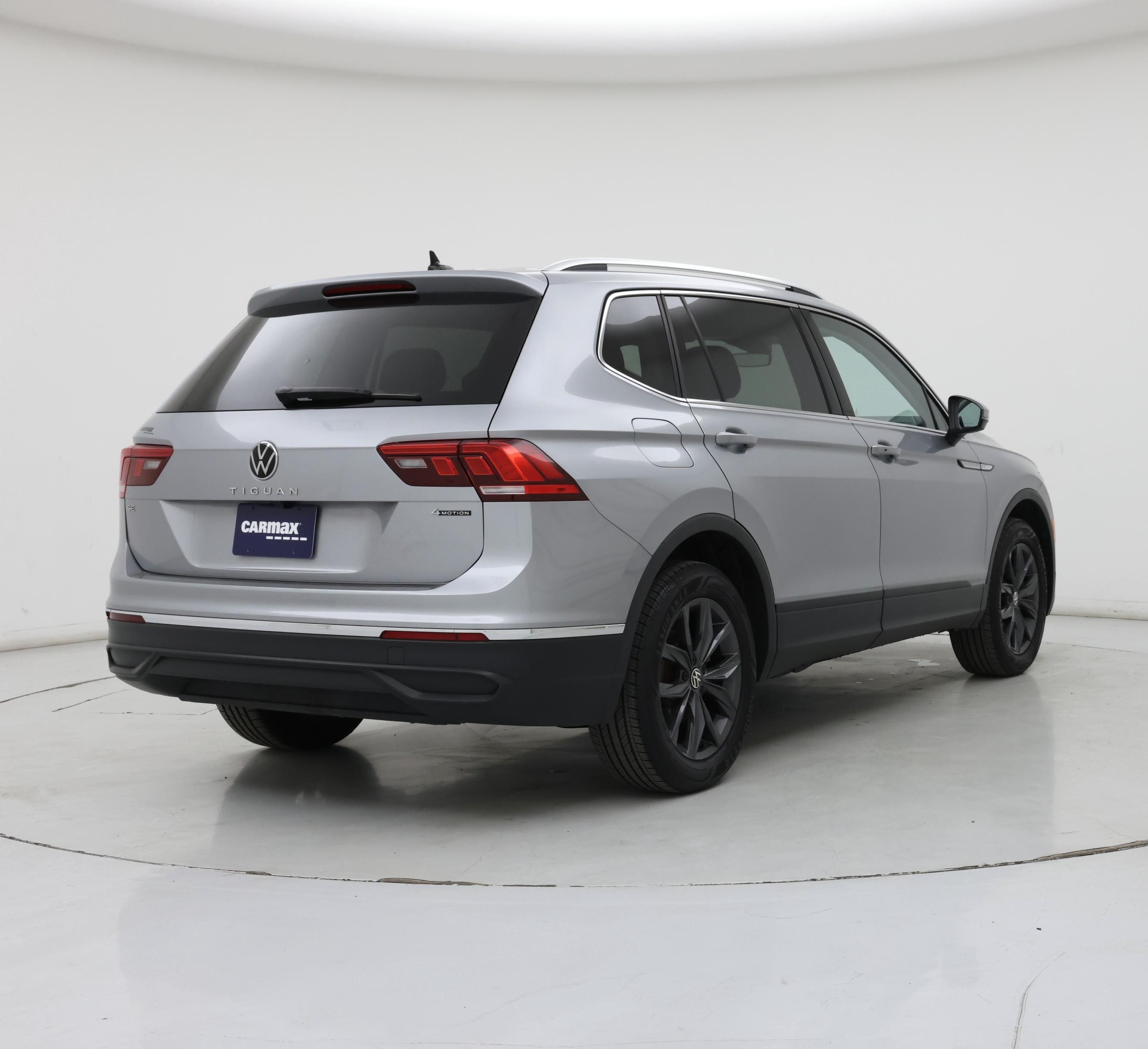 Thumbnail: 2023 Volkswagen Tiguan - 8