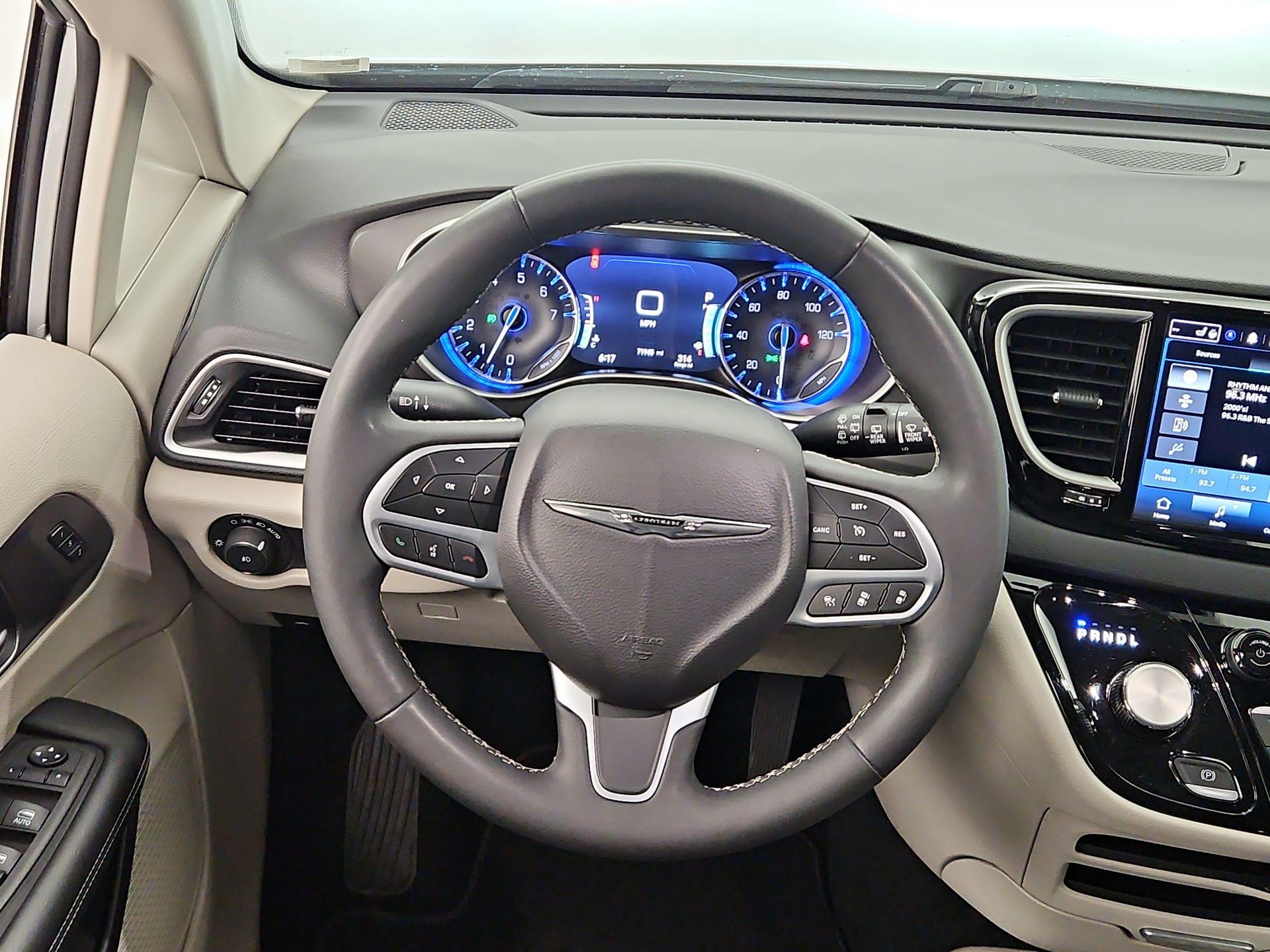 Thumbnail: 2024 Chrysler Pacifica - 10