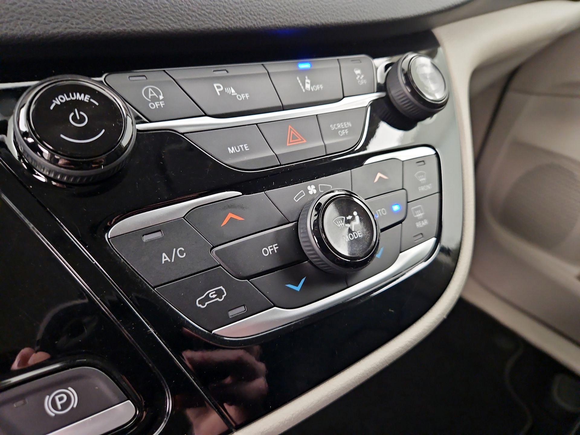 Thumbnail: 2024 Chrysler Pacifica - 16