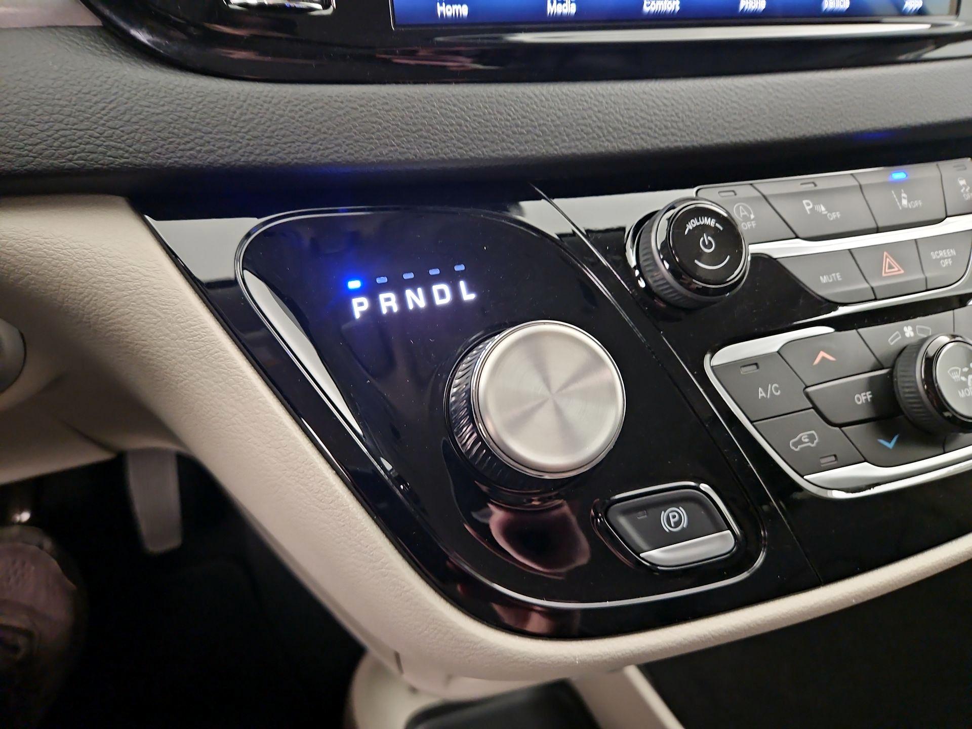 Thumbnail: 2024 Chrysler Pacifica - 17