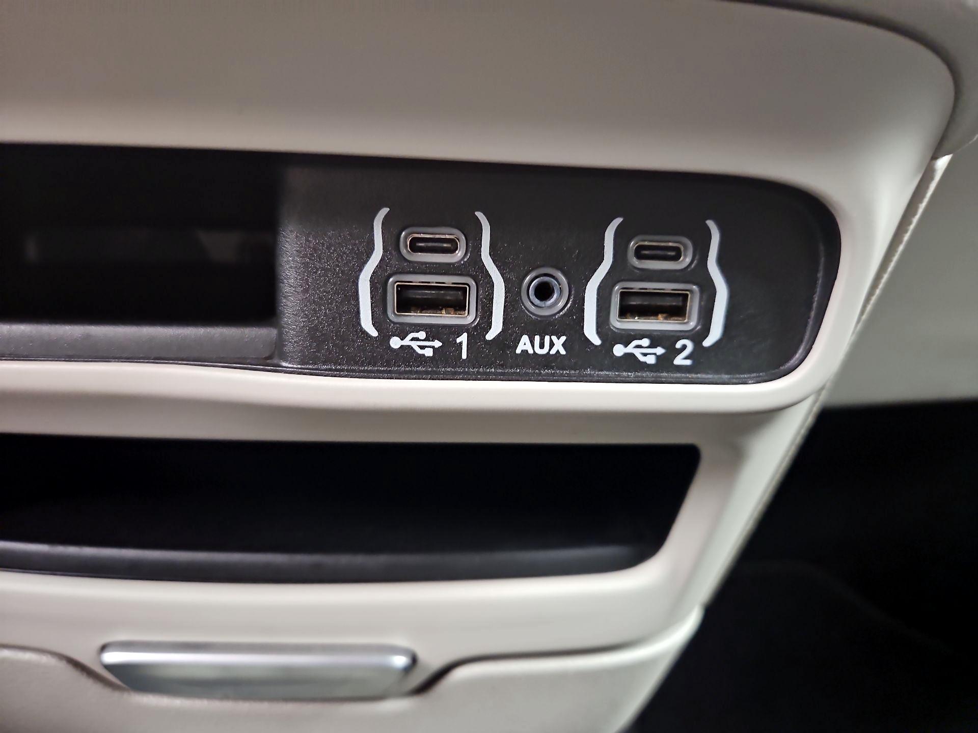 Thumbnail: 2024 Chrysler Pacifica - 18