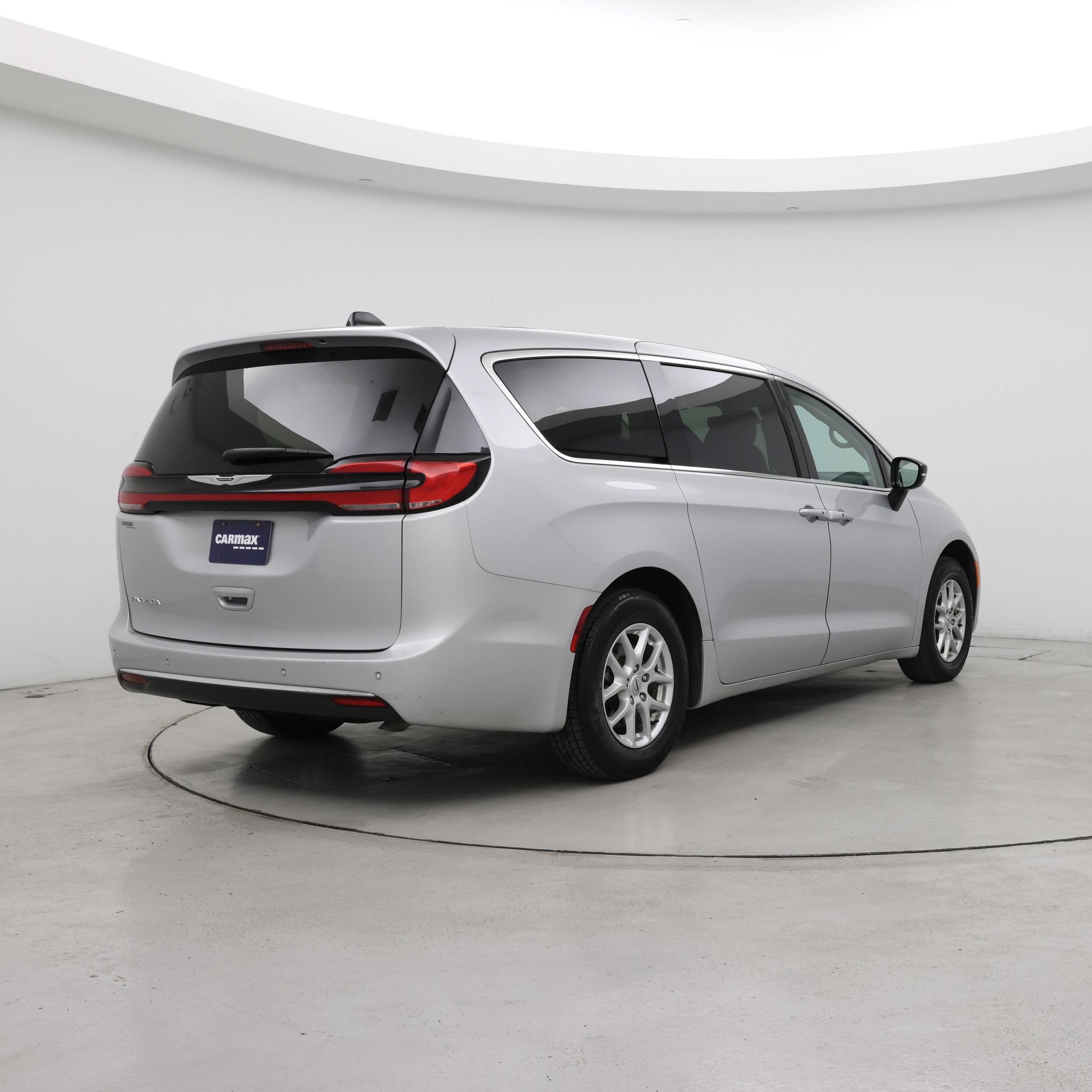 Thumbnail: 2024 Chrysler Pacifica - 8