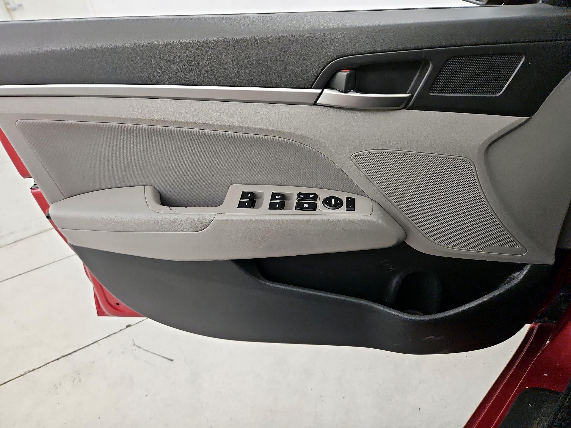 Thumbnail: 2019 Hyundai Elantra - 12