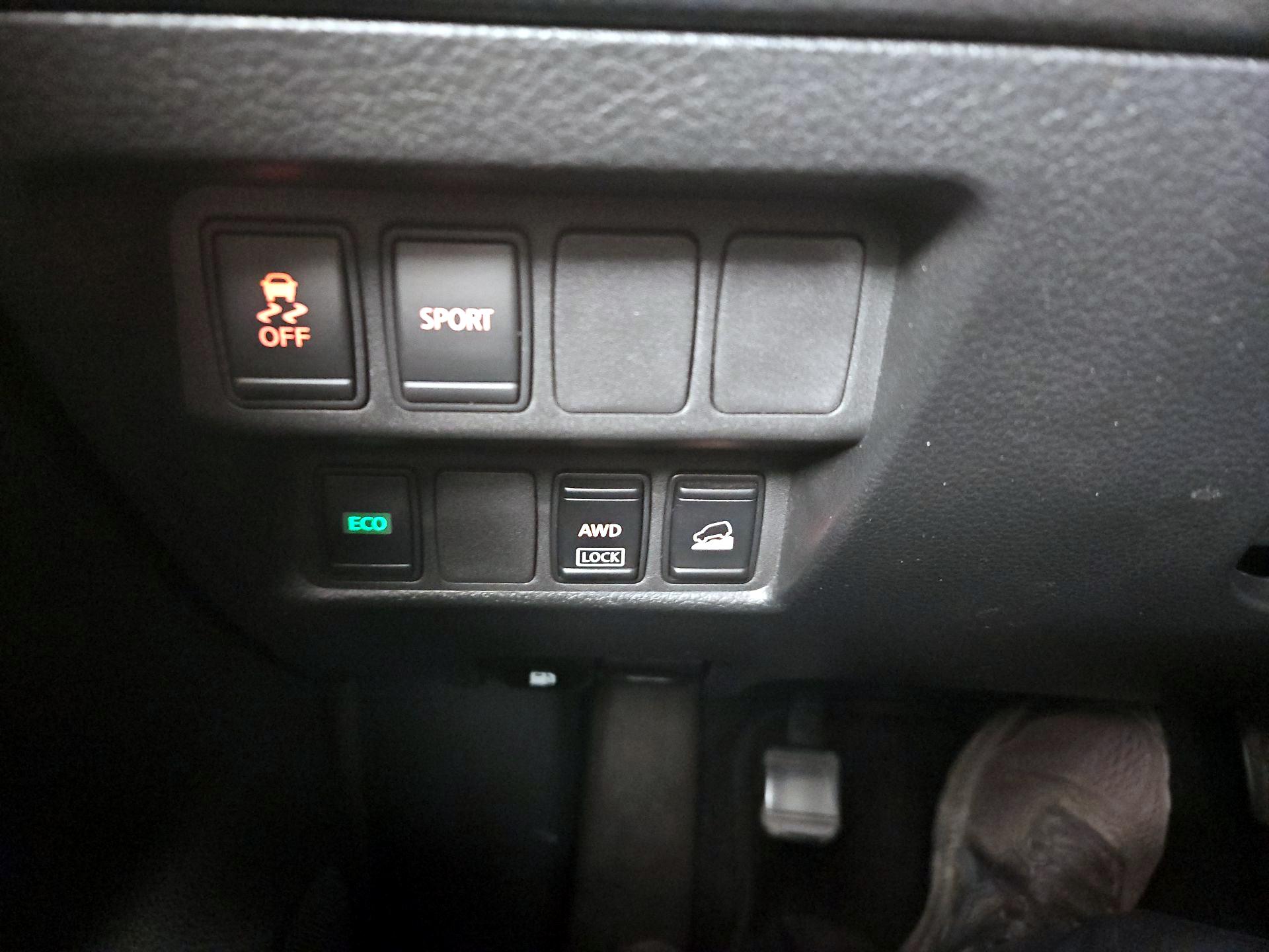 Thumbnail: 2015 Nissan Rogue - 13