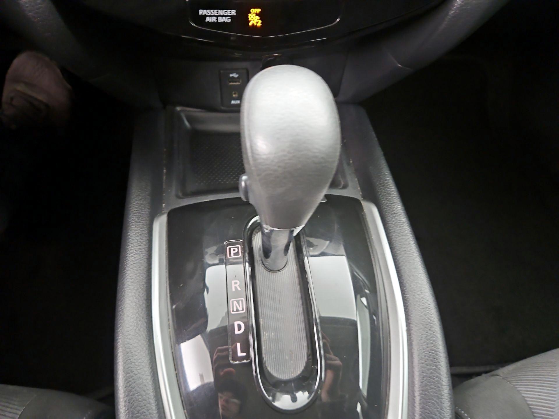 Thumbnail: 2015 Nissan Rogue - 17