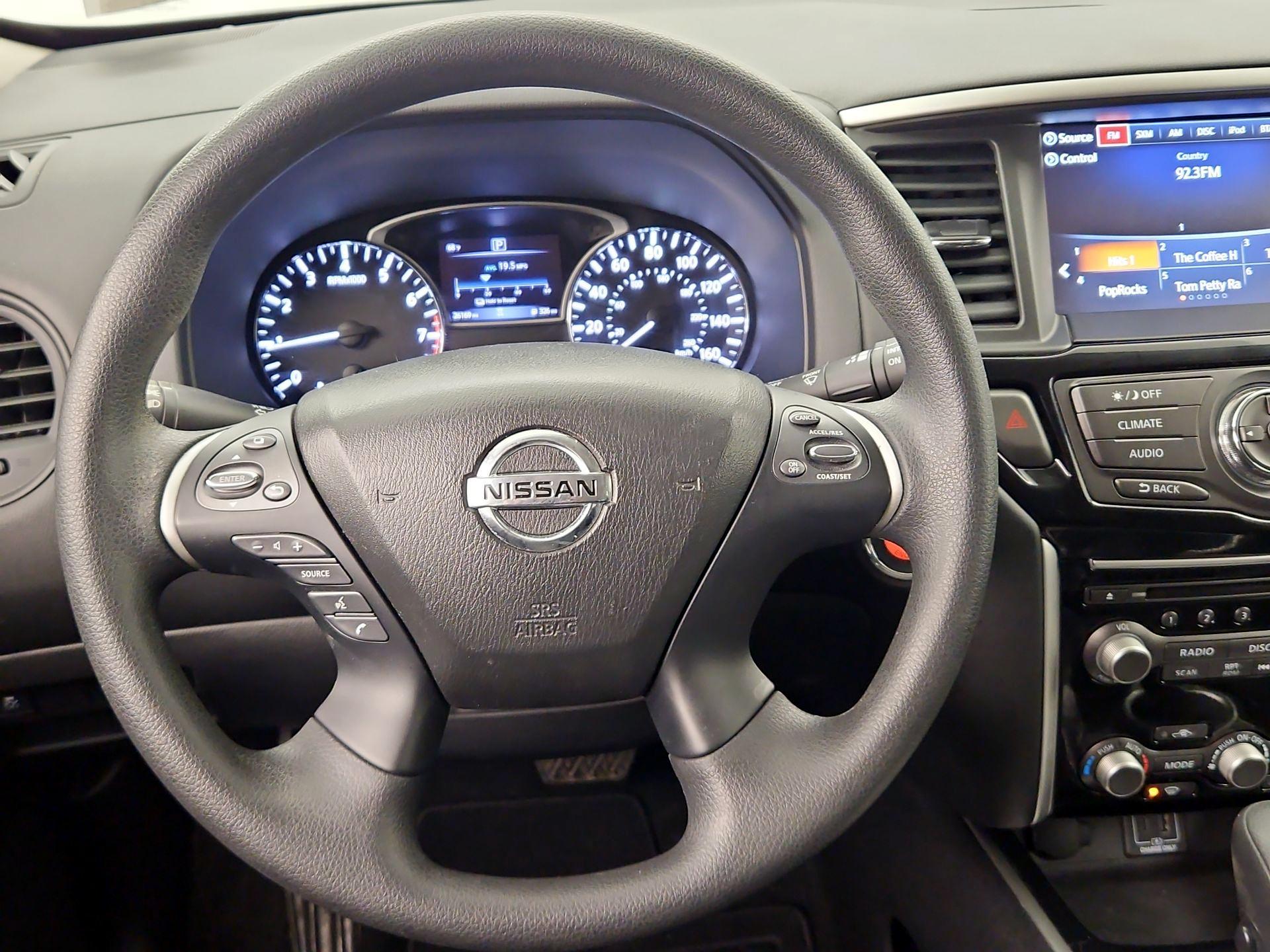 Thumbnail: 2019 Nissan Pathfinder - 10