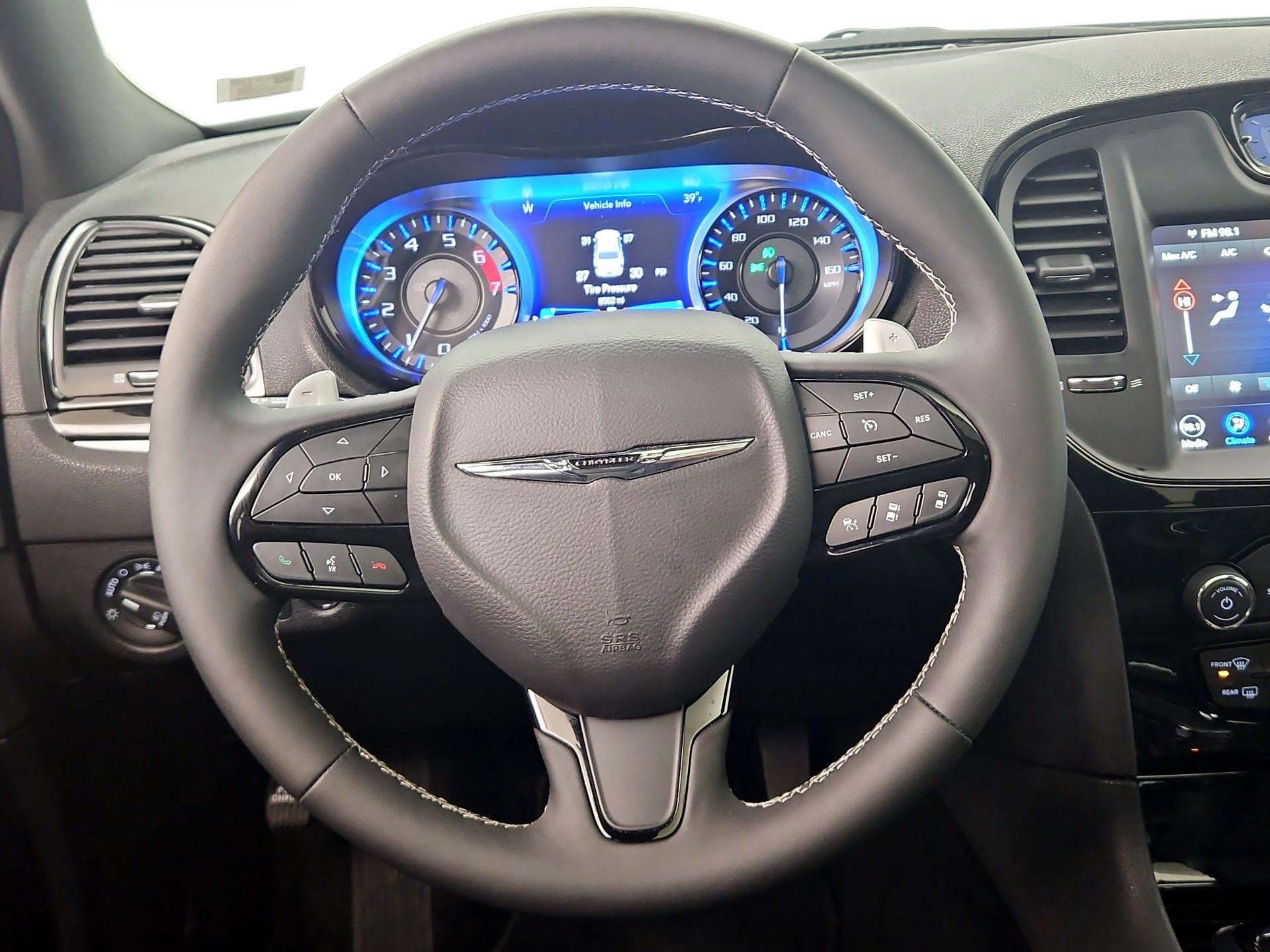 Thumbnail: 2023 Chrysler 300 - 10