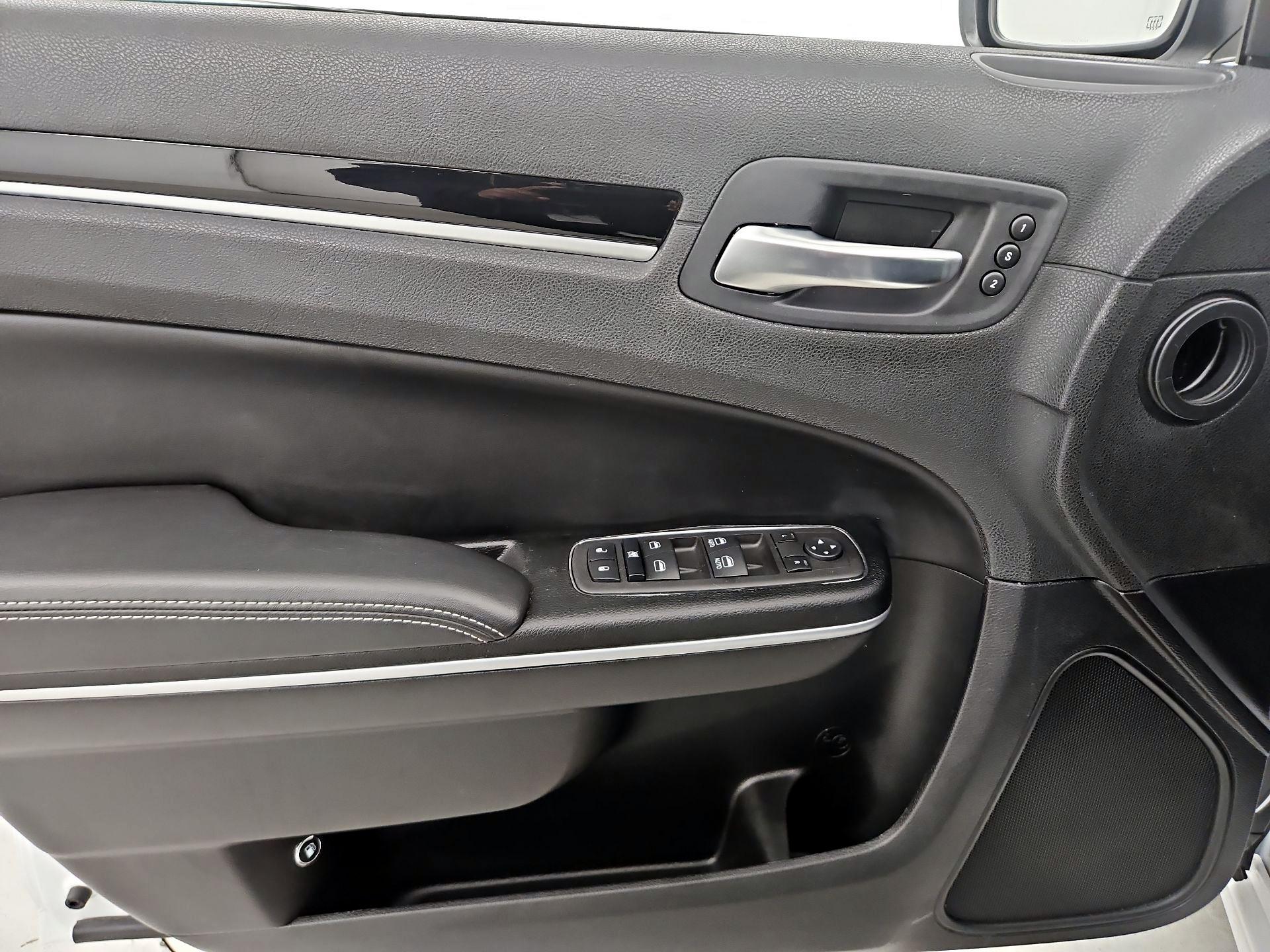 Thumbnail: 2023 Chrysler 300 - 12