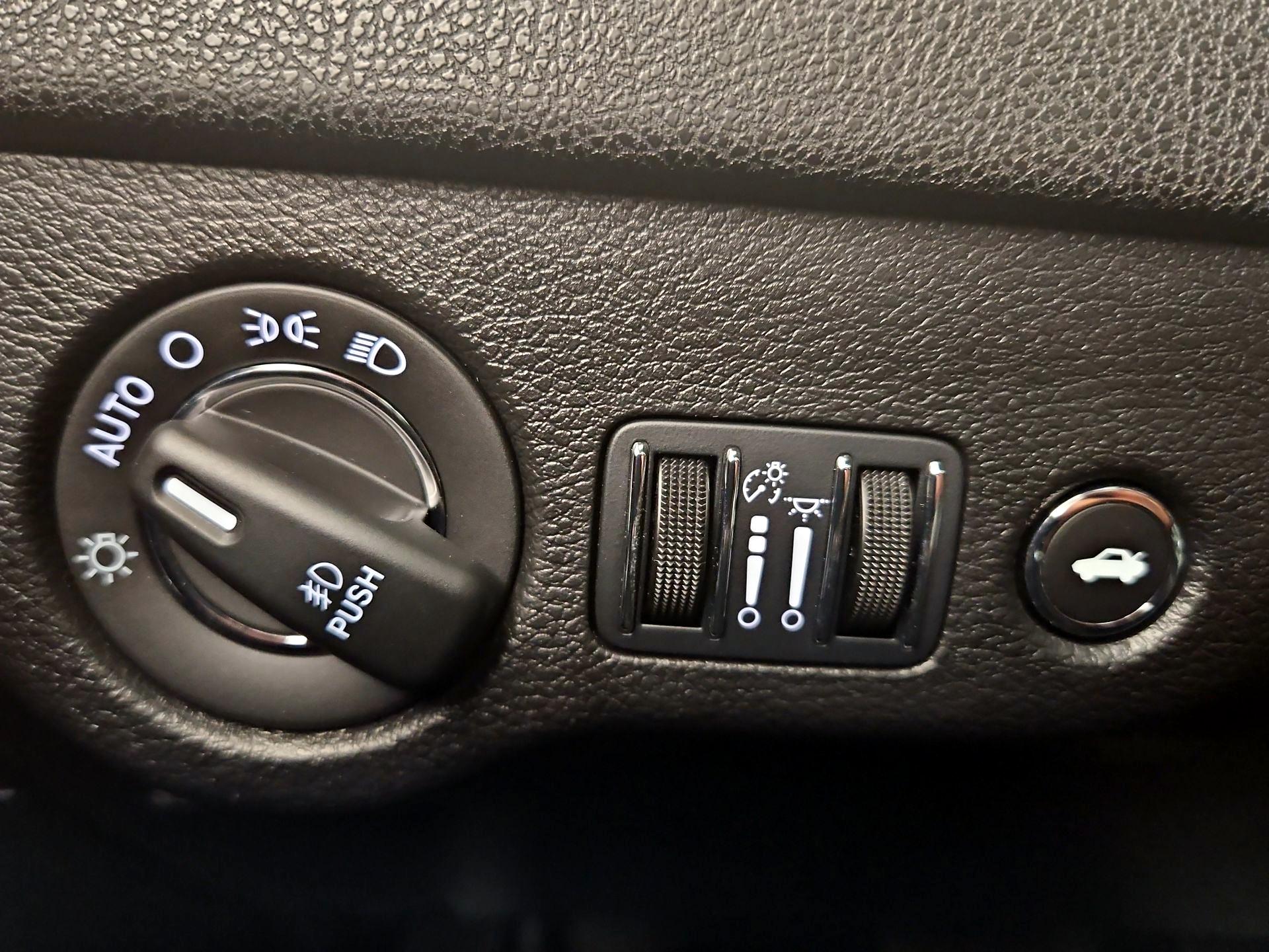 Thumbnail: 2023 Chrysler 300 - 13