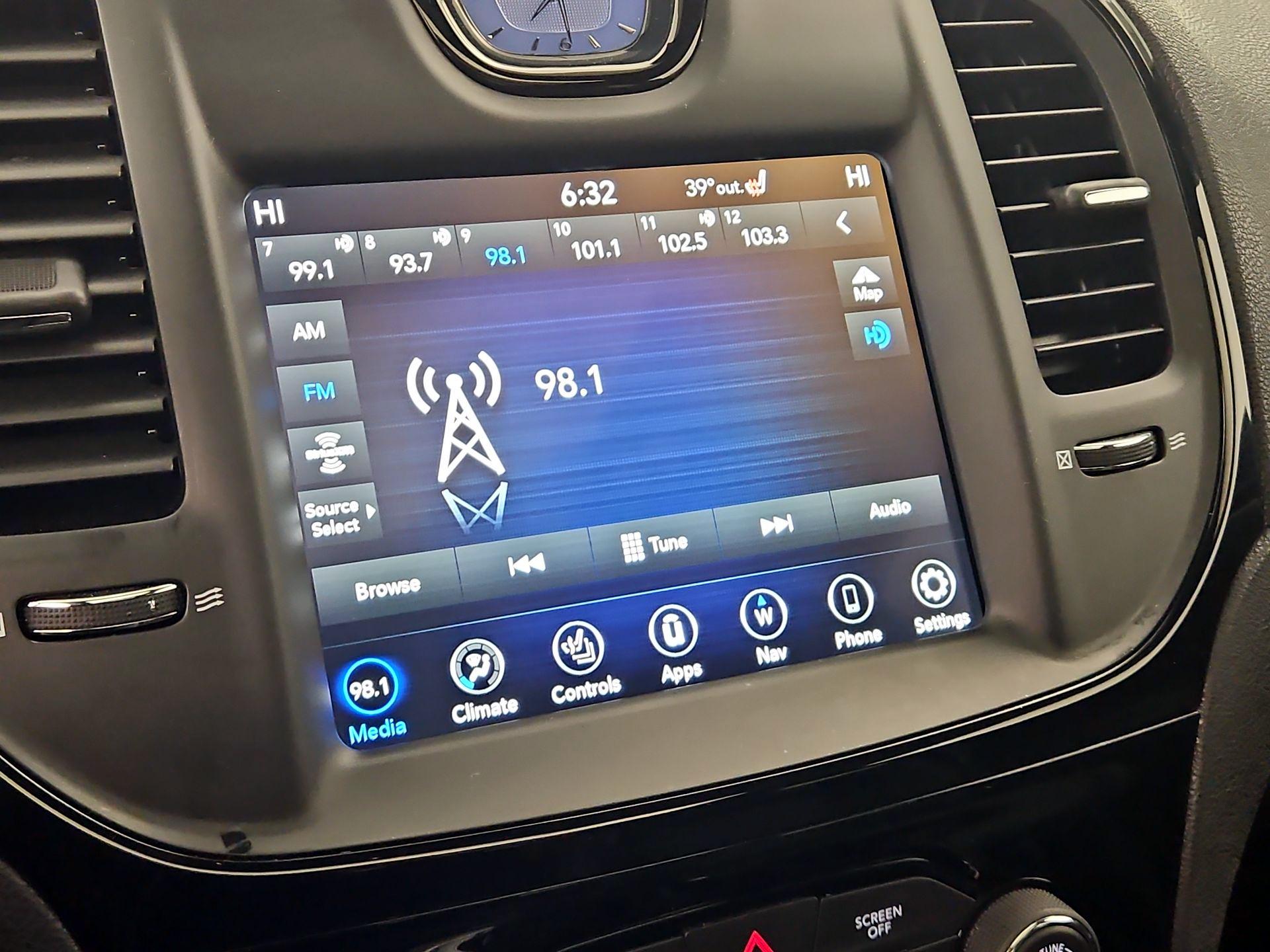 Thumbnail: 2023 Chrysler 300 - 16