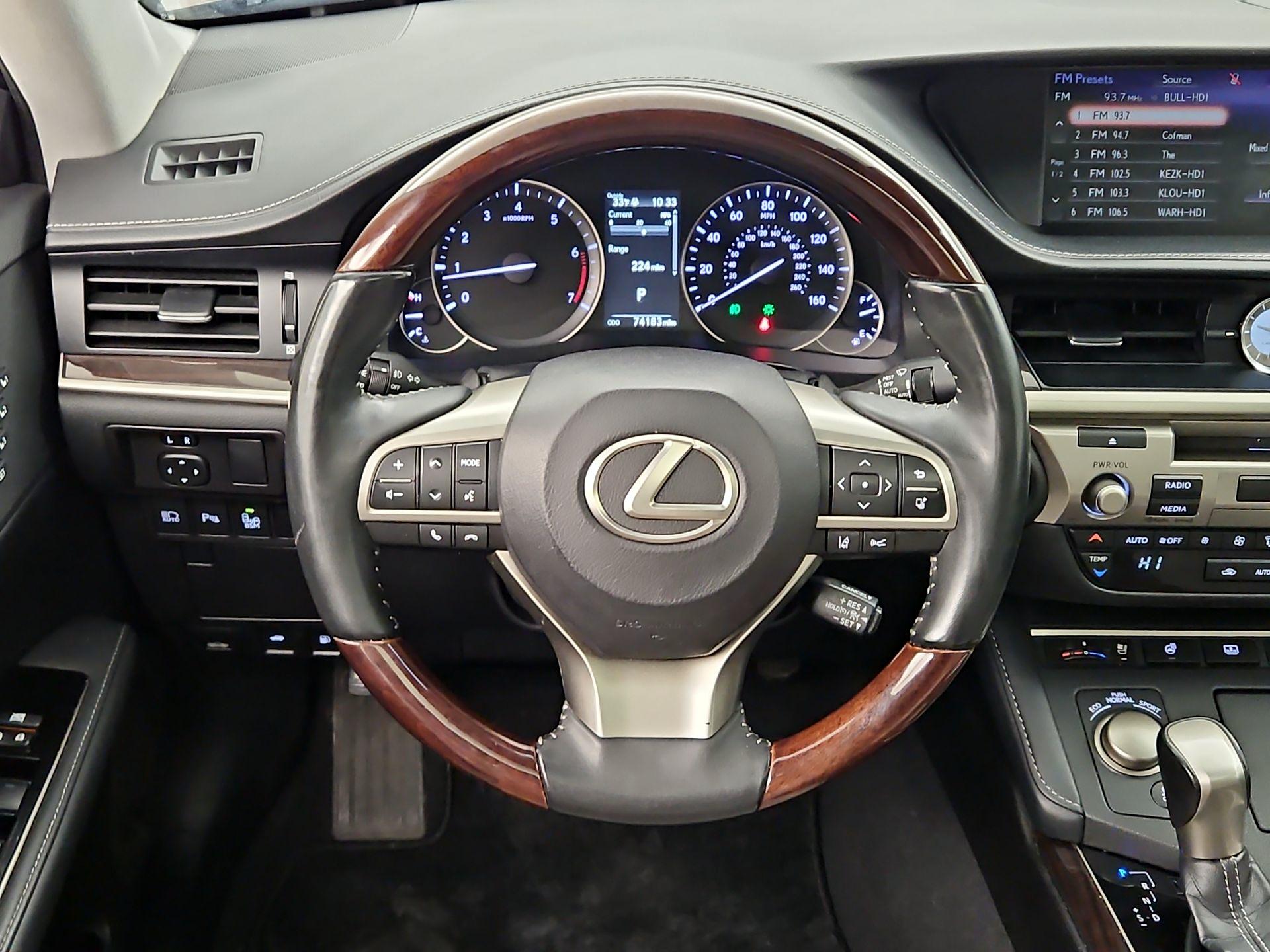 Thumbnail: 2018 Lexus ES - 10