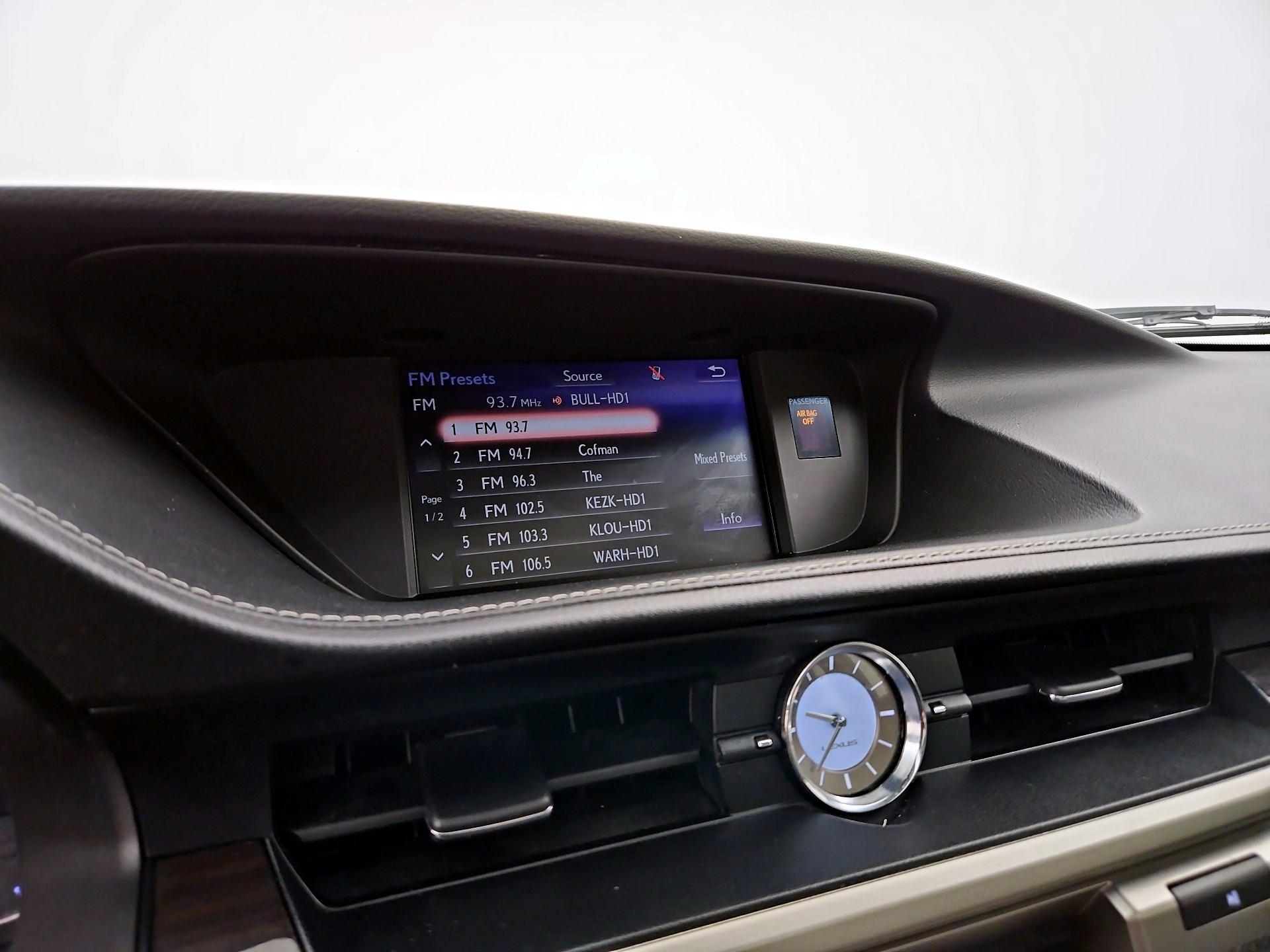 Thumbnail: 2018 Lexus ES - 16