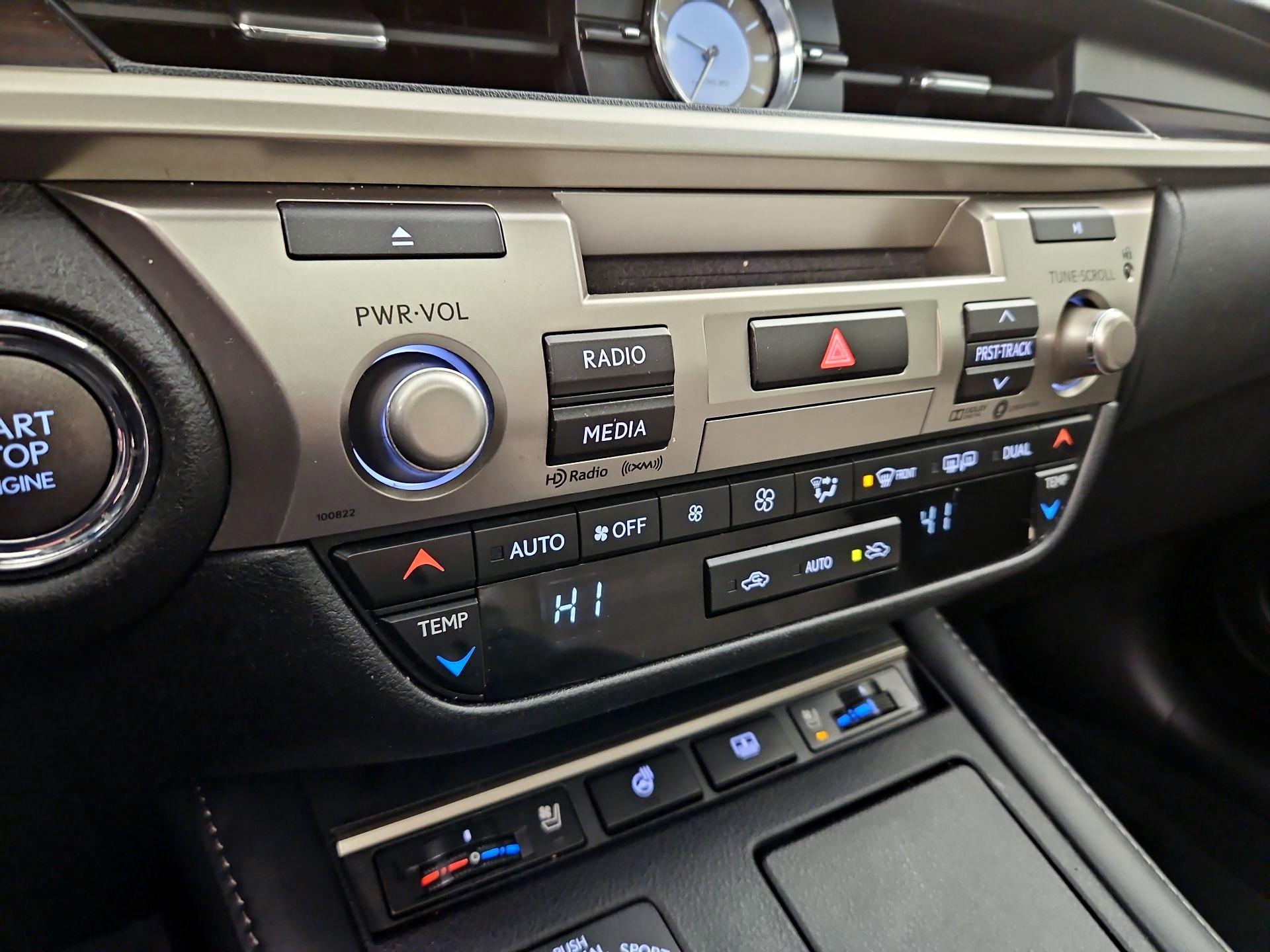 Thumbnail: 2018 Lexus ES - 17
