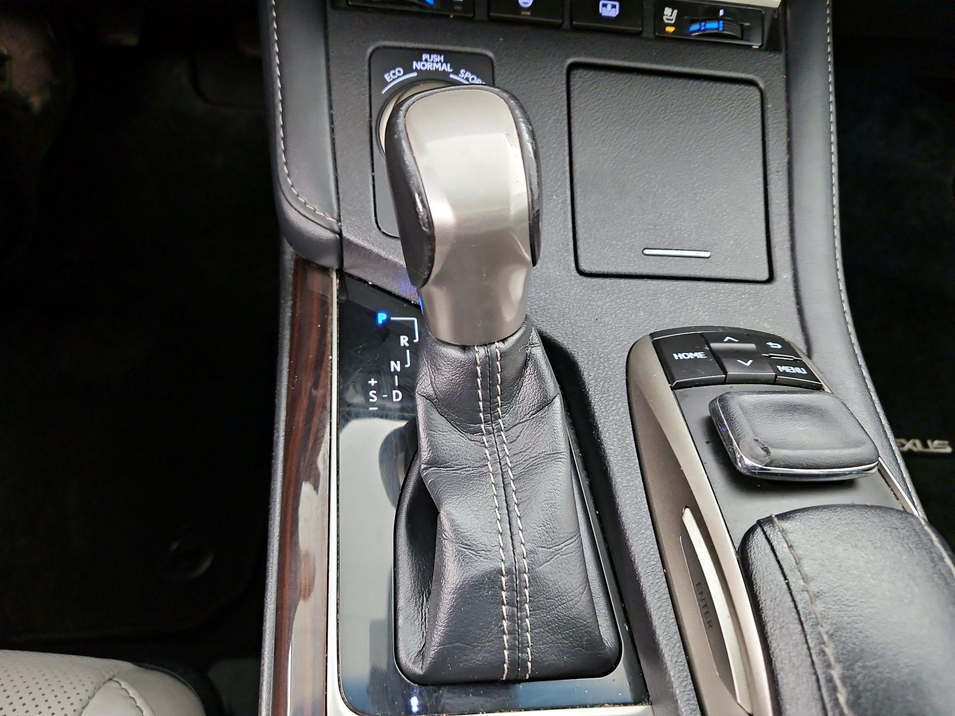 Thumbnail: 2018 Lexus ES - 18