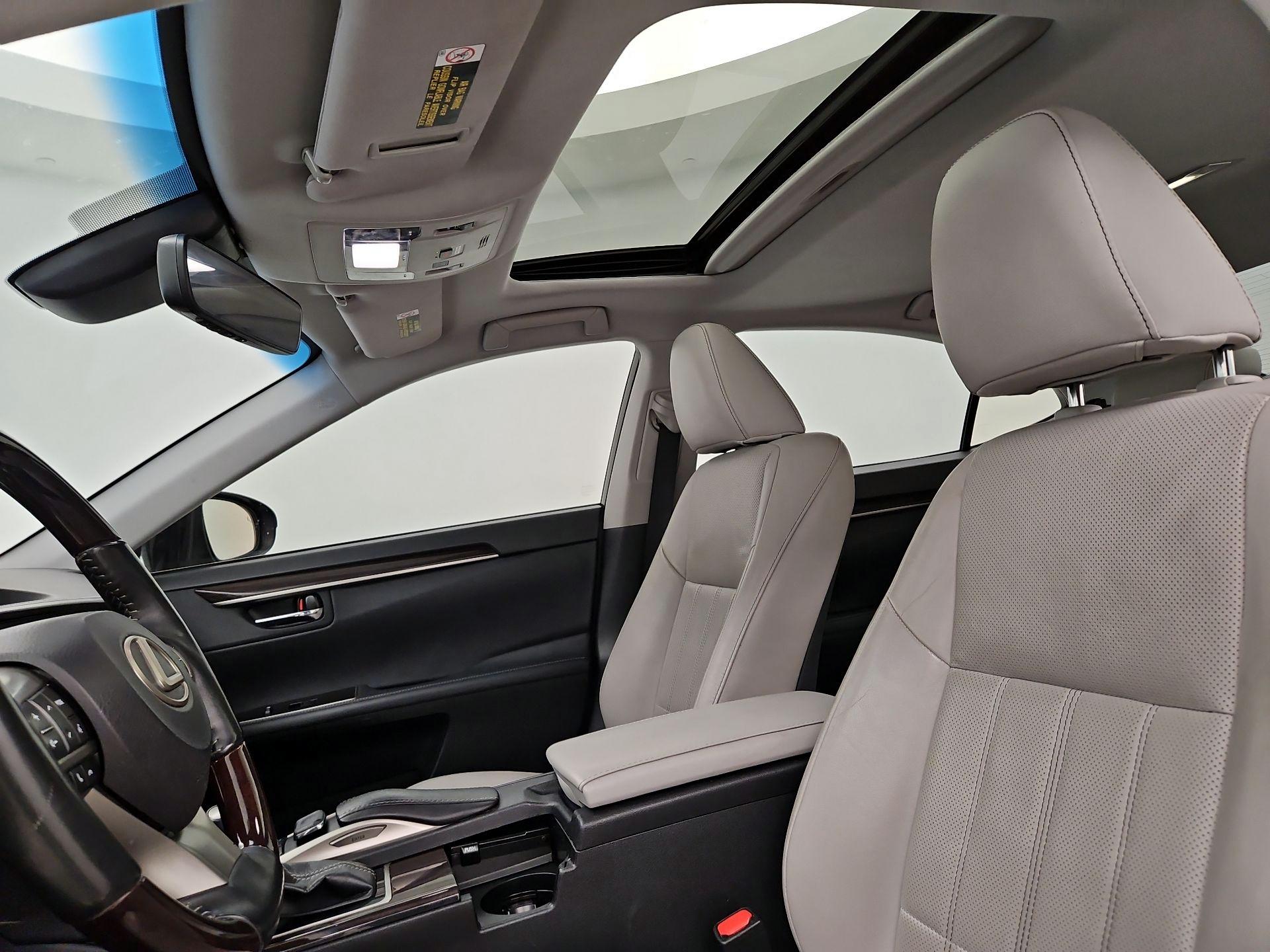 Thumbnail: 2018 Lexus ES - 20