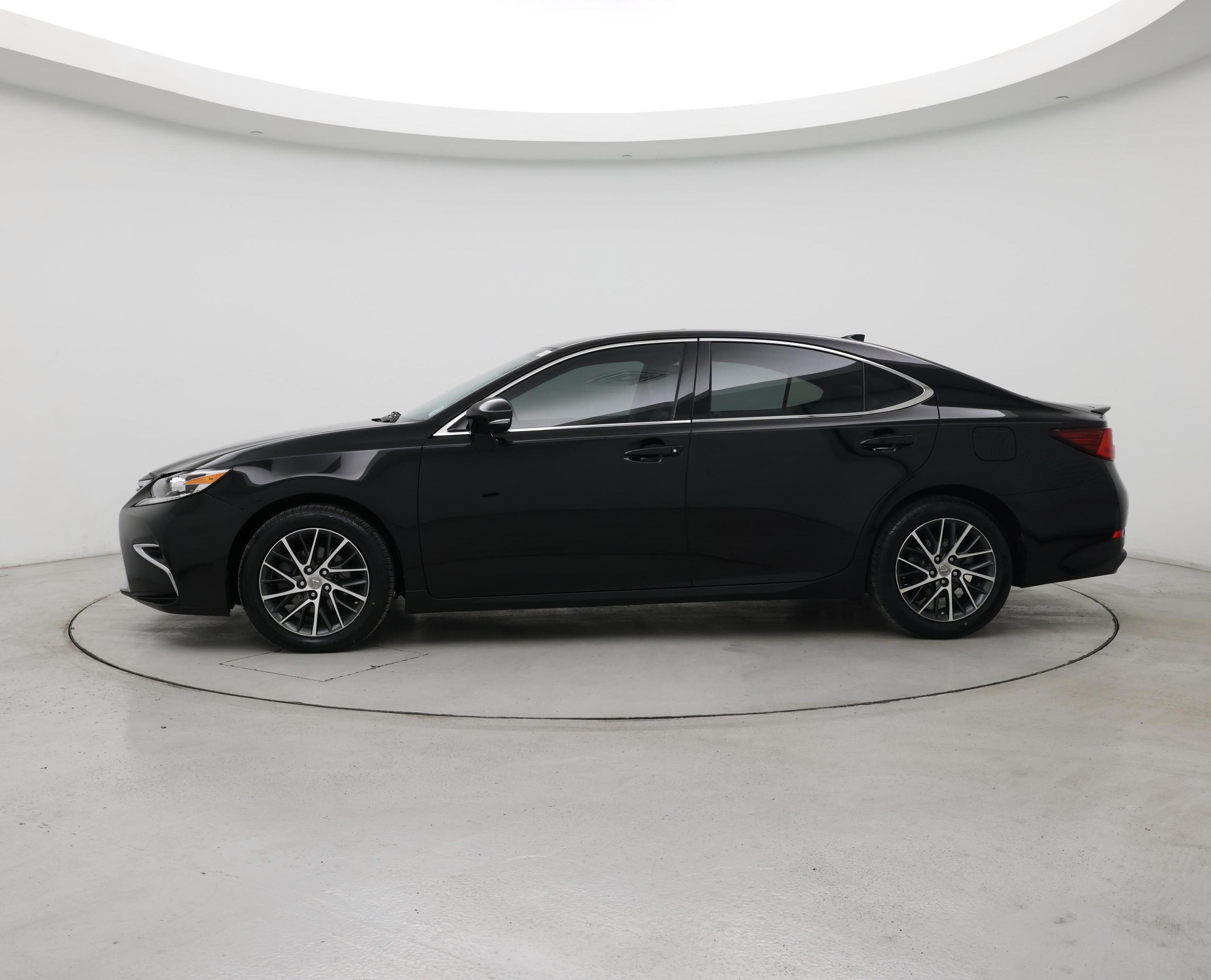 Thumbnail: 2018 Lexus ES - 3